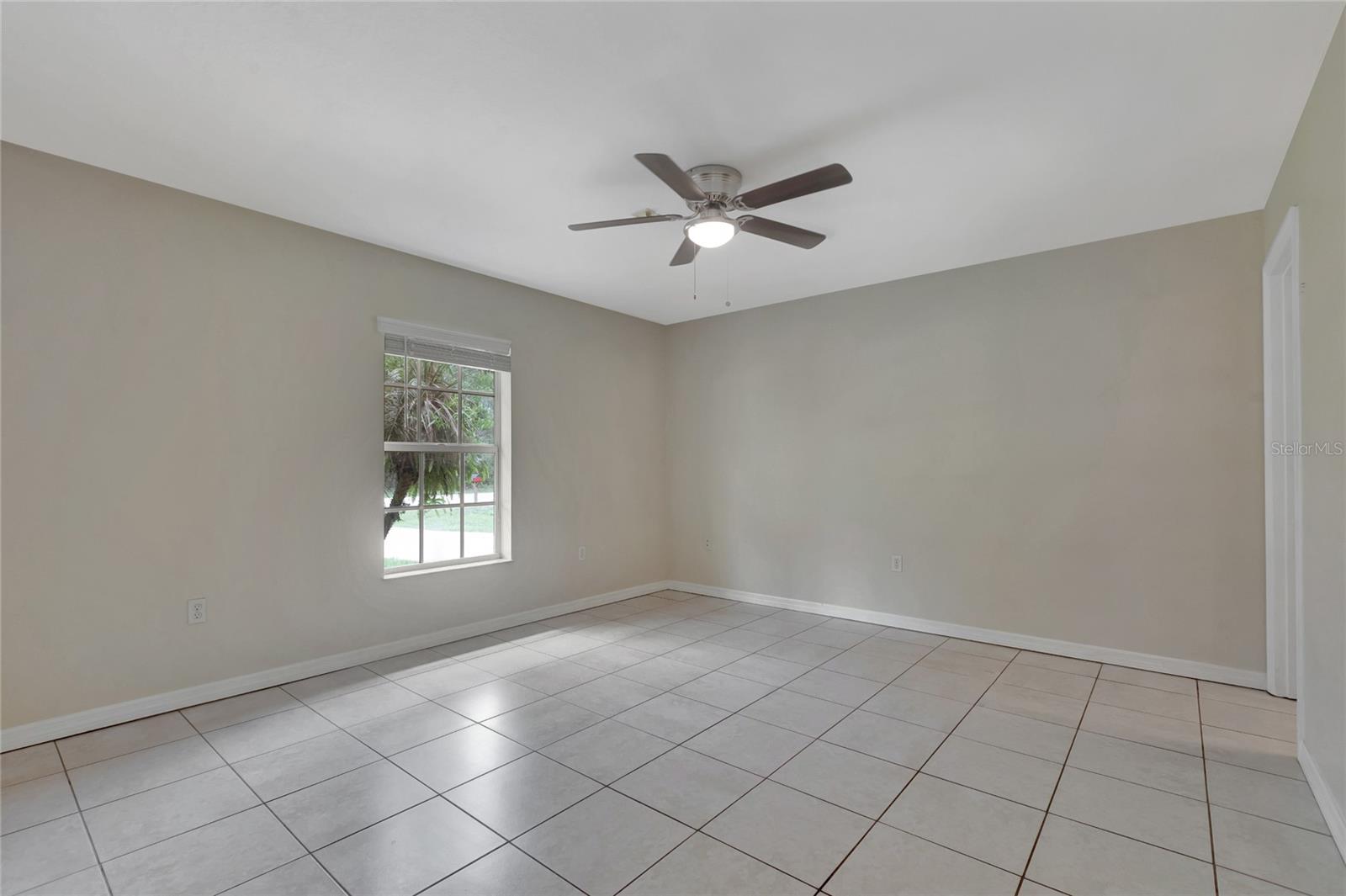 Image 9 of 39 For 2714 Valerie Boulevard