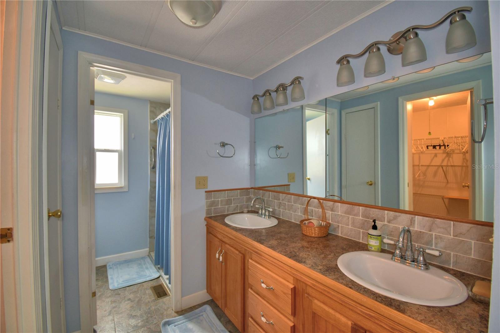 Image 40 of 68 For 4153 Rolling Oaks Drive