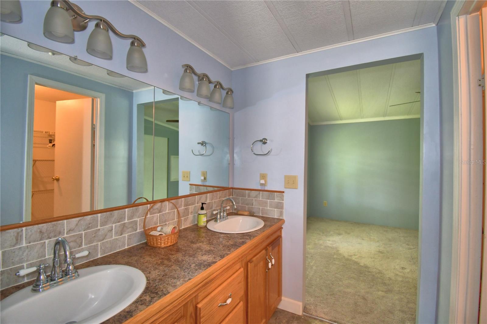 Image 43 of 68 For 4153 Rolling Oaks Drive