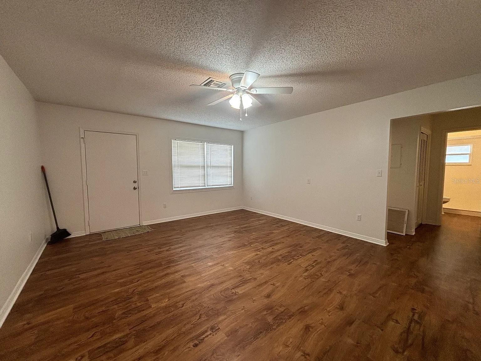Image 3 of 11 For 2413 Avenue B Sw A
