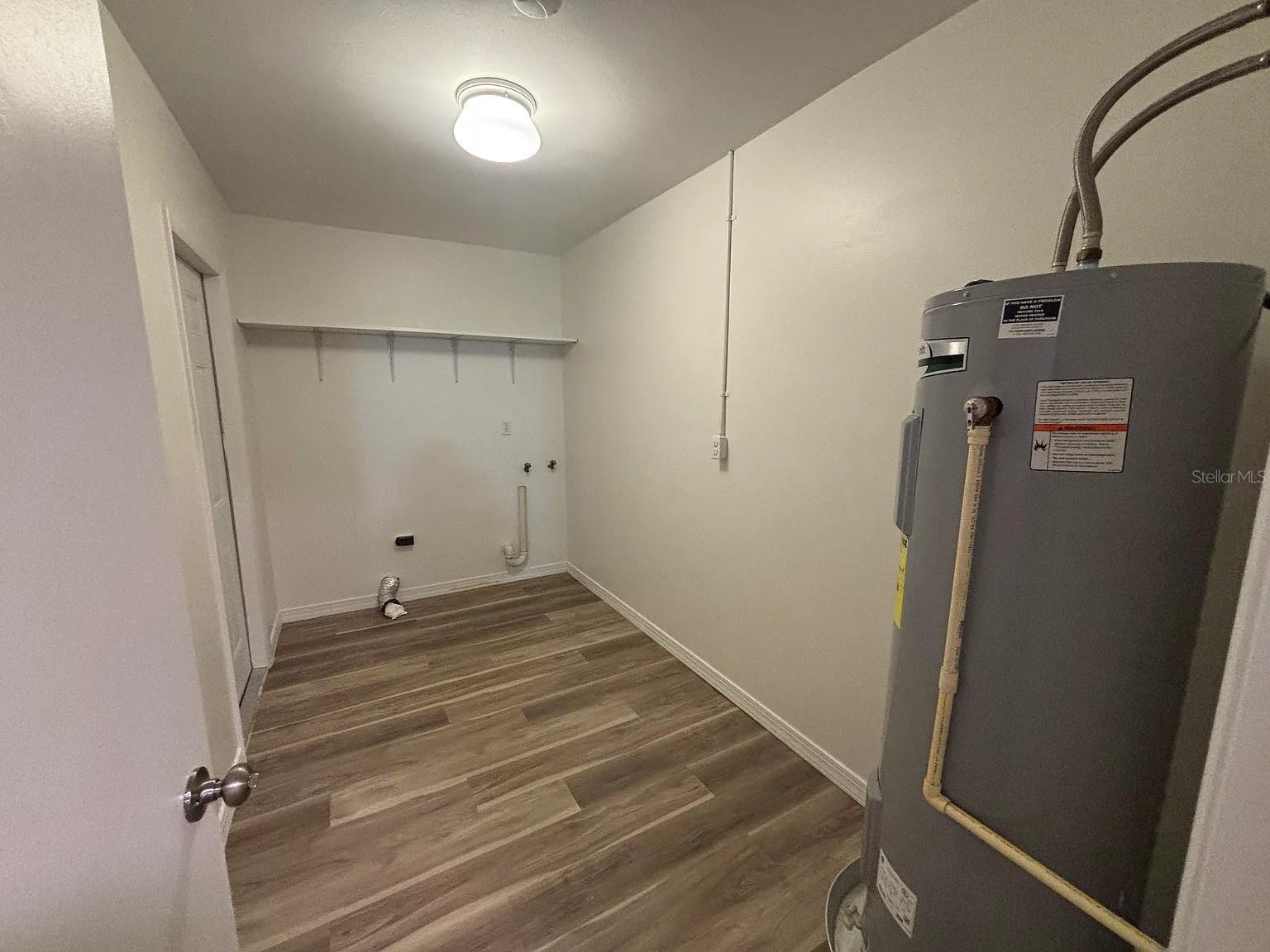 Image 6 of 11 For 2413 Avenue B Sw A
