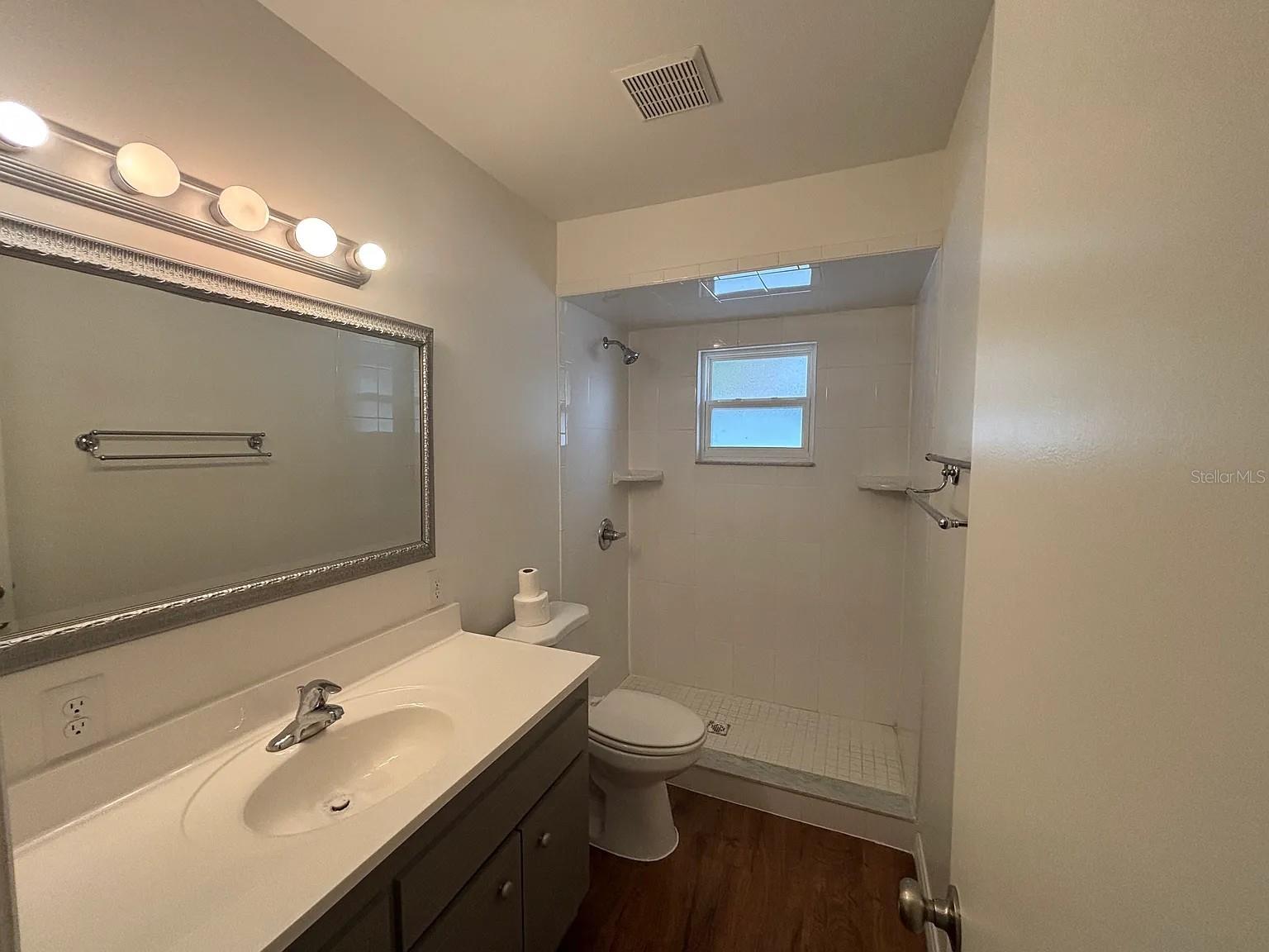 Image 9 of 11 For 2413 Avenue B Sw A