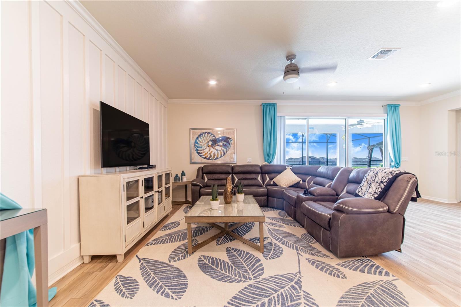 Image 14 of 43 For 2090 Lelani Circle