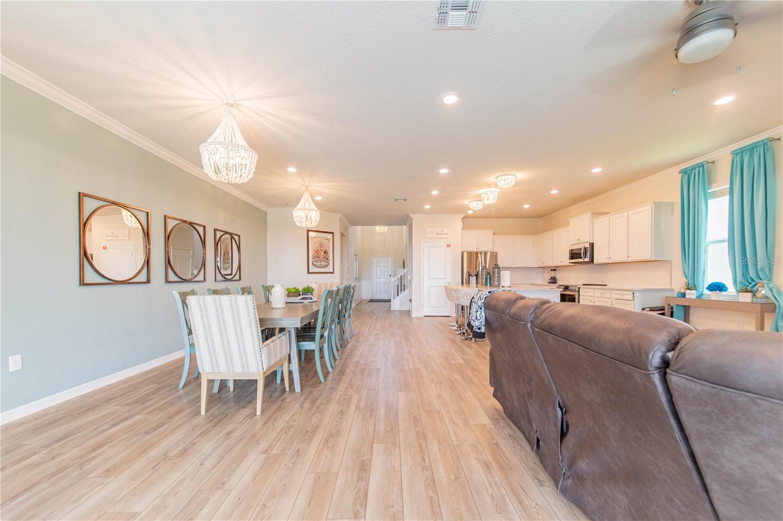 Image 18 of 43 For 2090 Lelani Circle