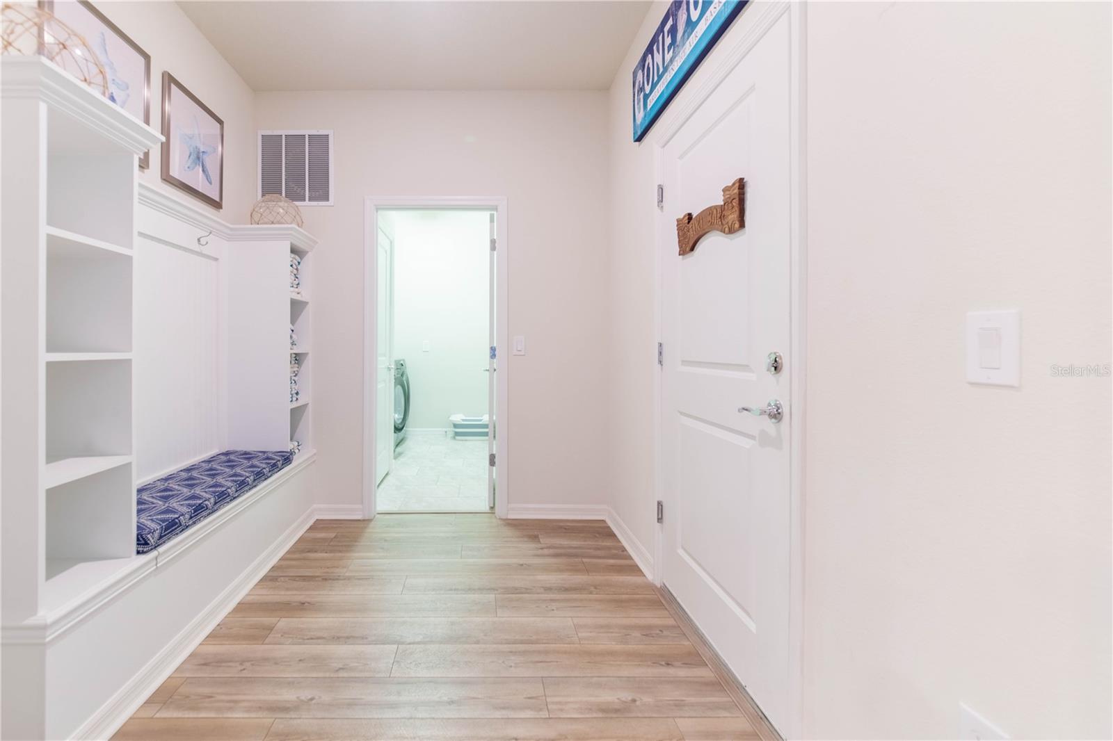 Image 21 of 43 For 2090 Lelani Circle