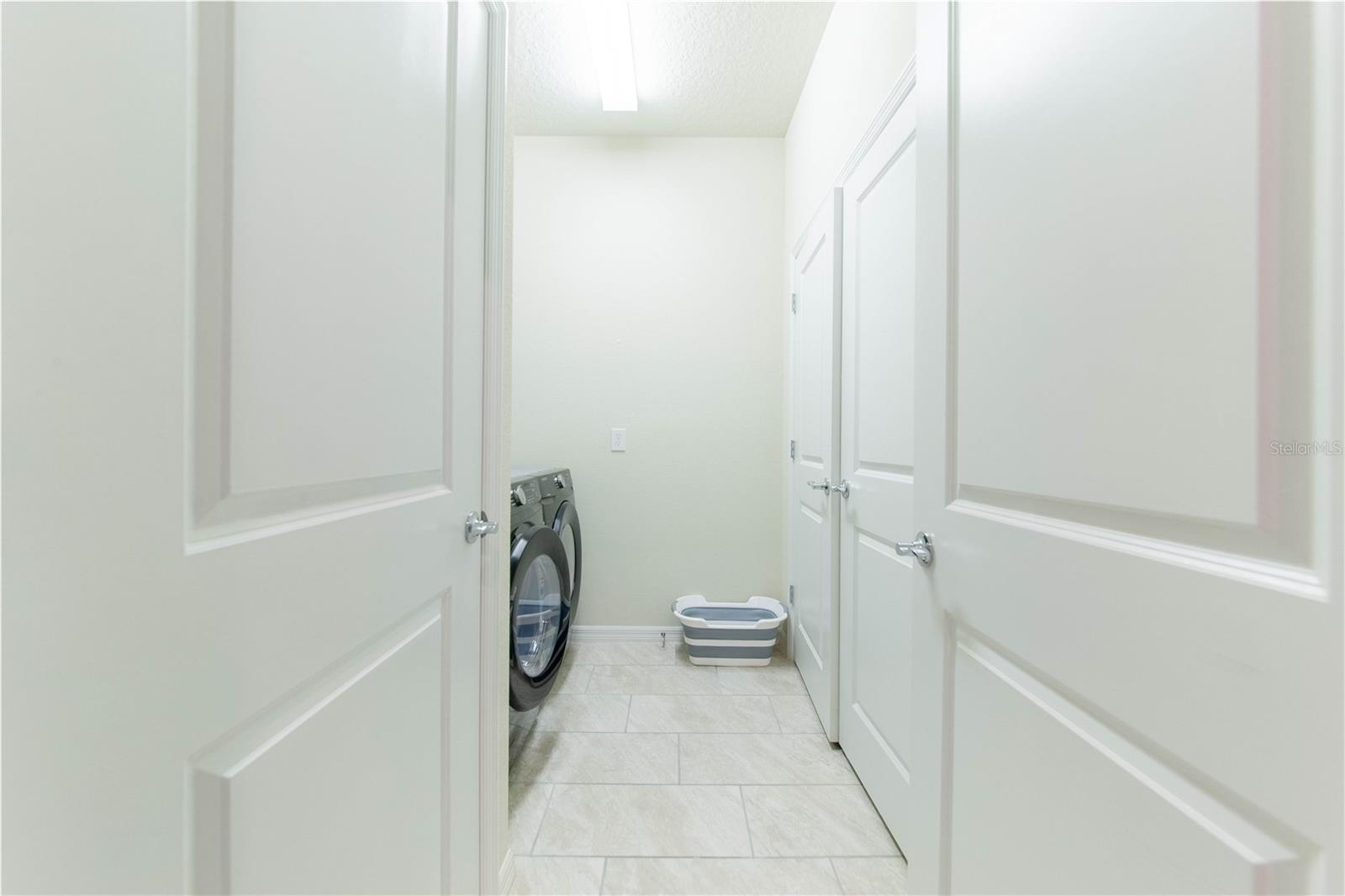 Image 22 of 43 For 2090 Lelani Circle