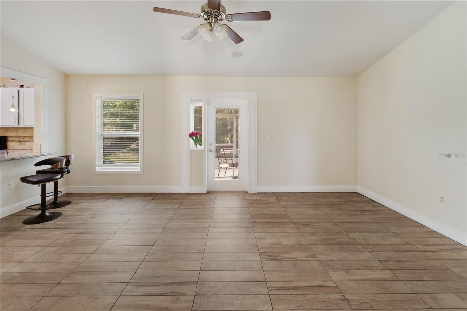 Image 4 of 18 For 6610 Crescent Loop