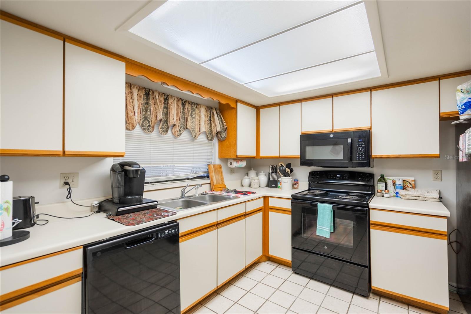 Image 9 of 26 For 2254 Firestone Place 2254