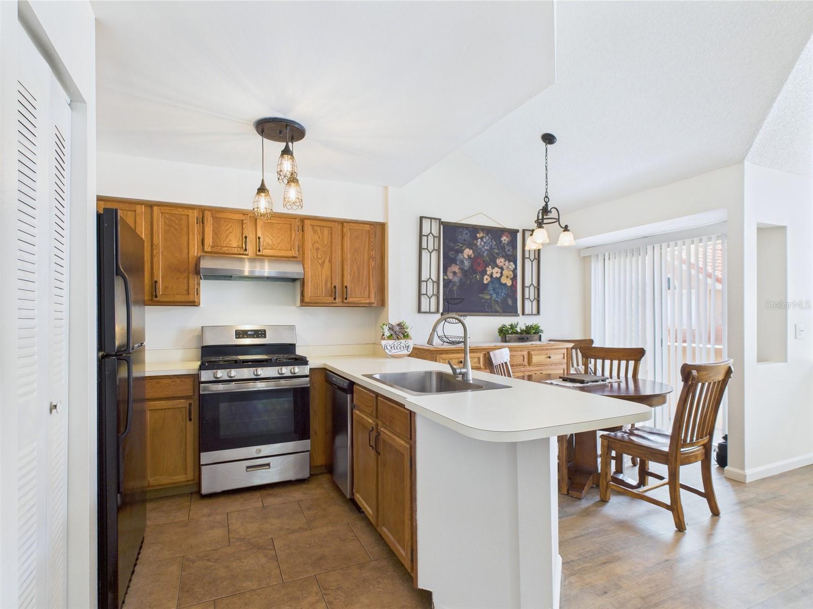 Image 4 of 9 For 8307 Waterview Way 8307