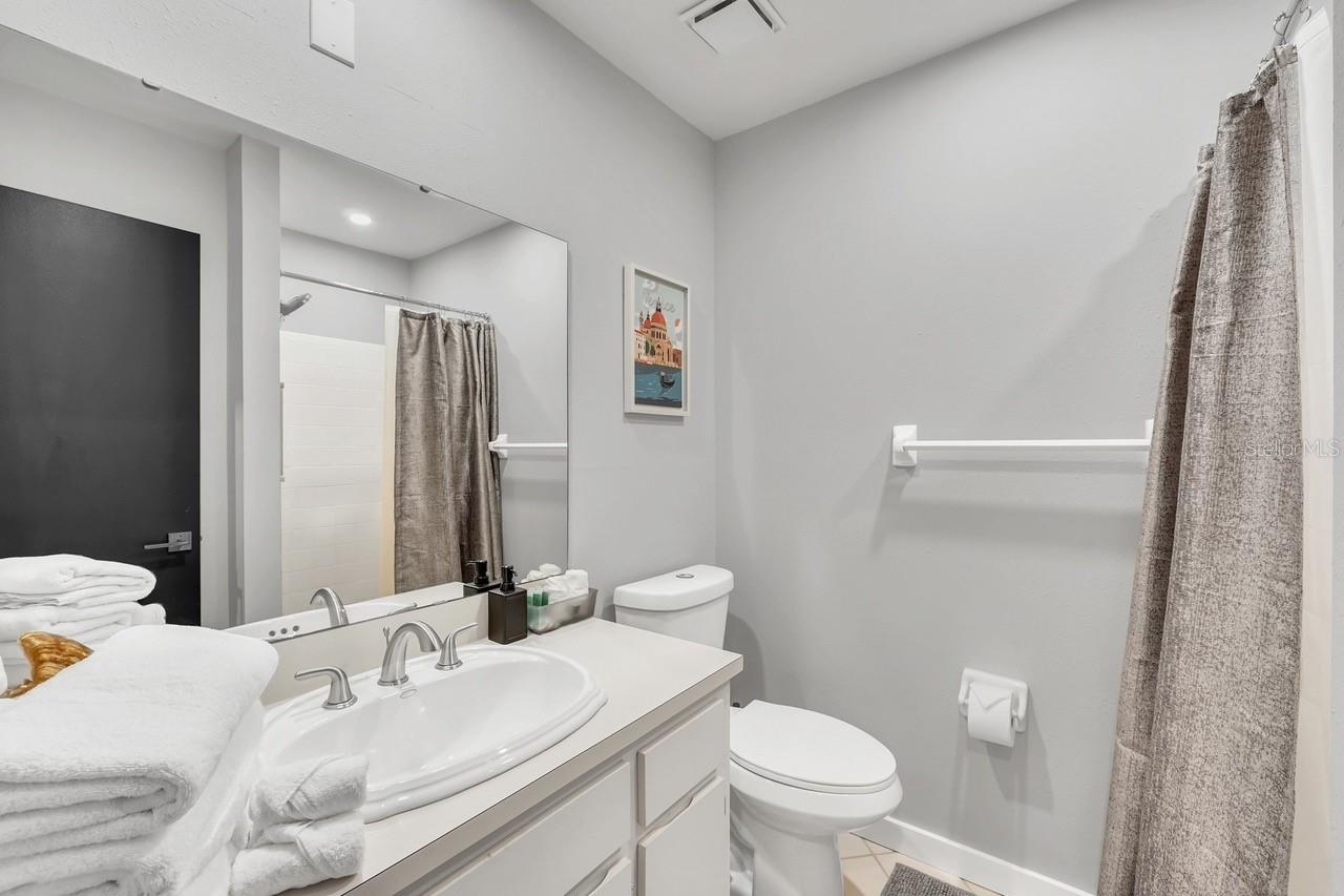 Image 21 of 37 For 522 Lake Dexter Boulevard