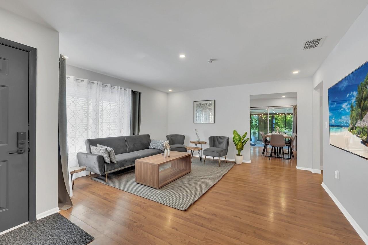 Image 3 of 37 For 522 Lake Dexter Boulevard