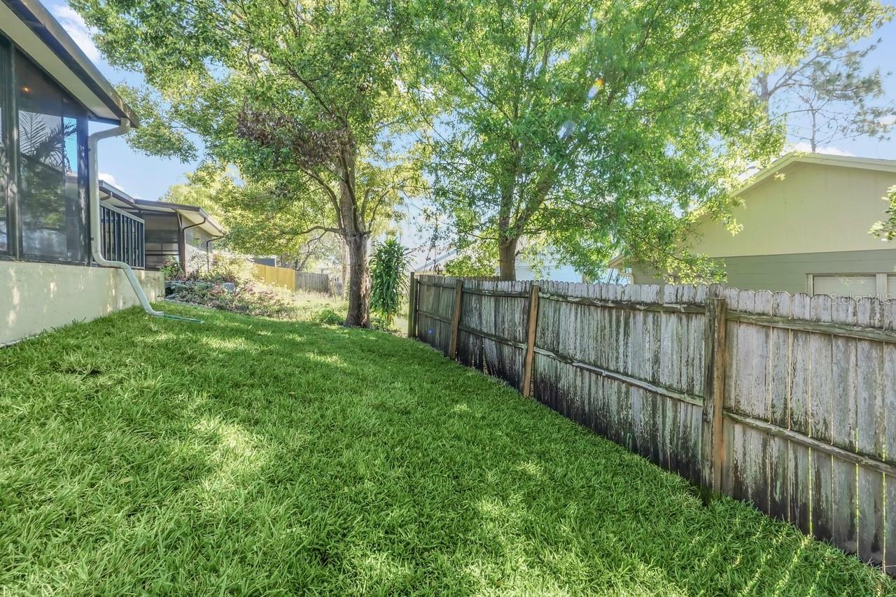 Image 31 of 37 For 522 Lake Dexter Boulevard
