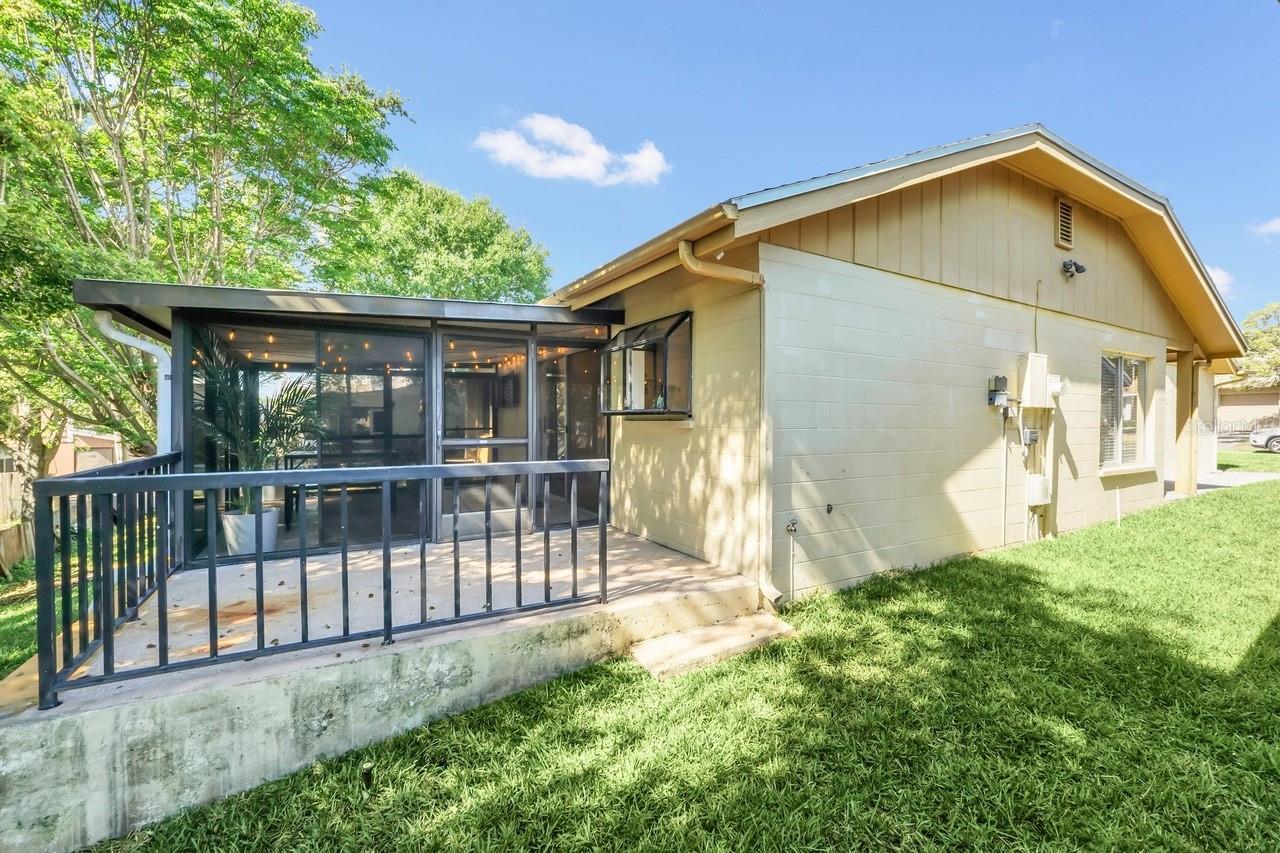 Image 33 of 37 For 522 Lake Dexter Boulevard