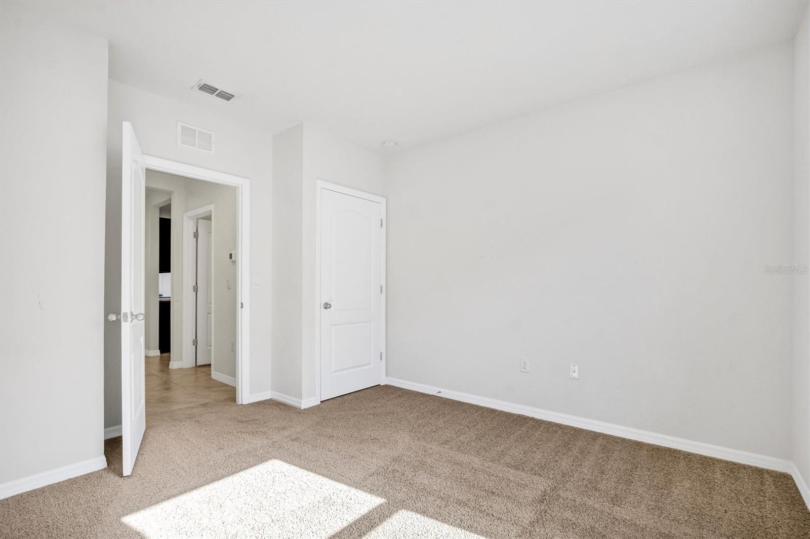 Image 14 of 47 For 1596 Leamington Lane