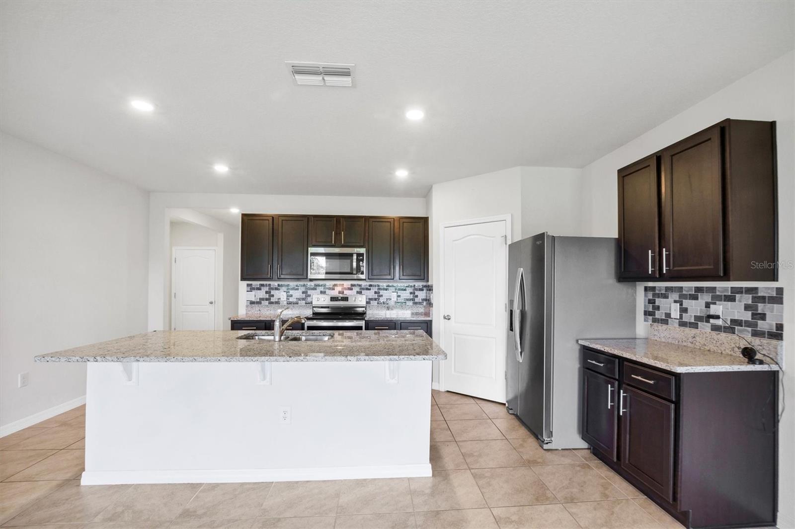 Image 18 of 47 For 1596 Leamington Lane
