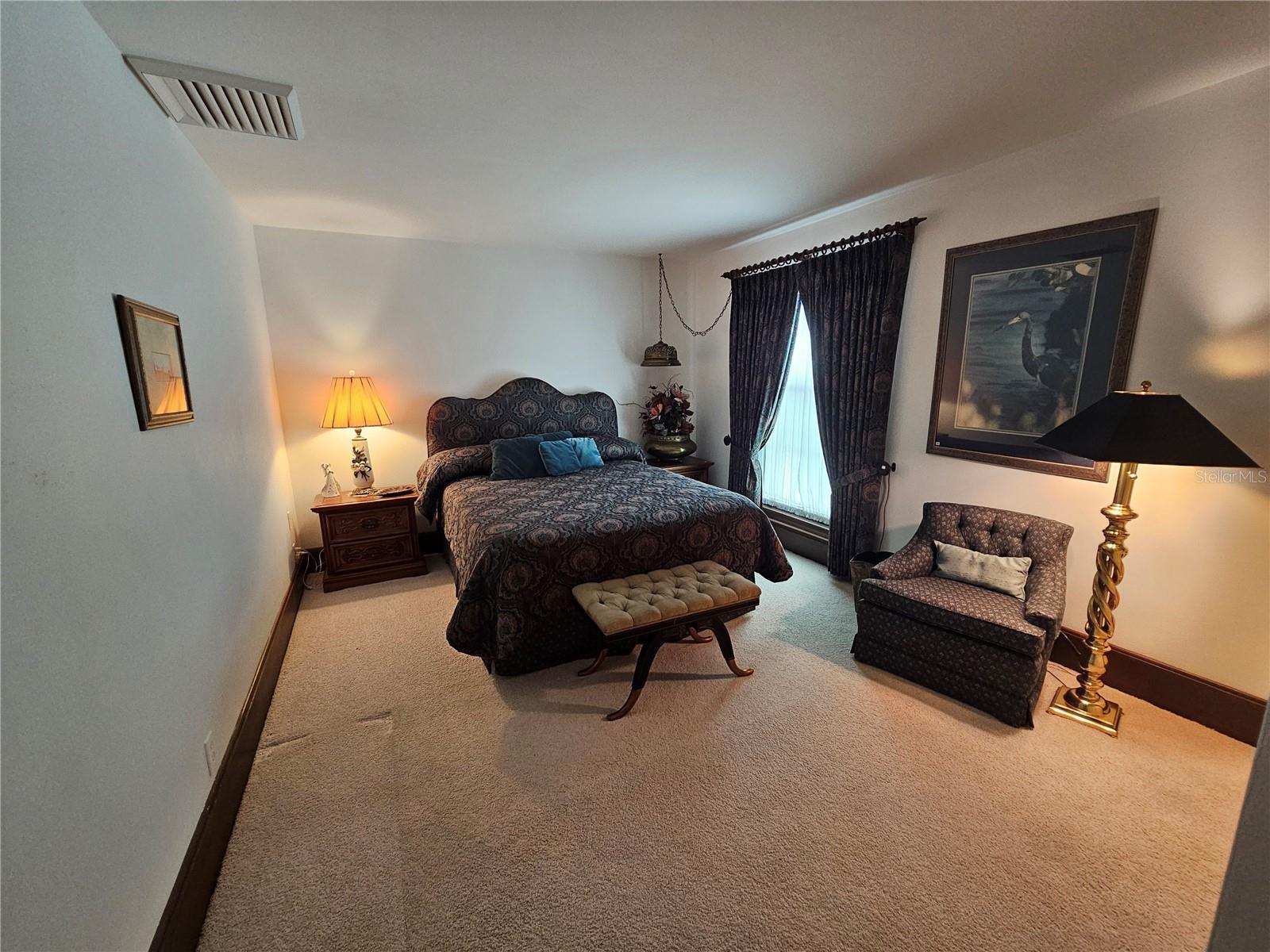Image 6 of 59 For 200 Island Way