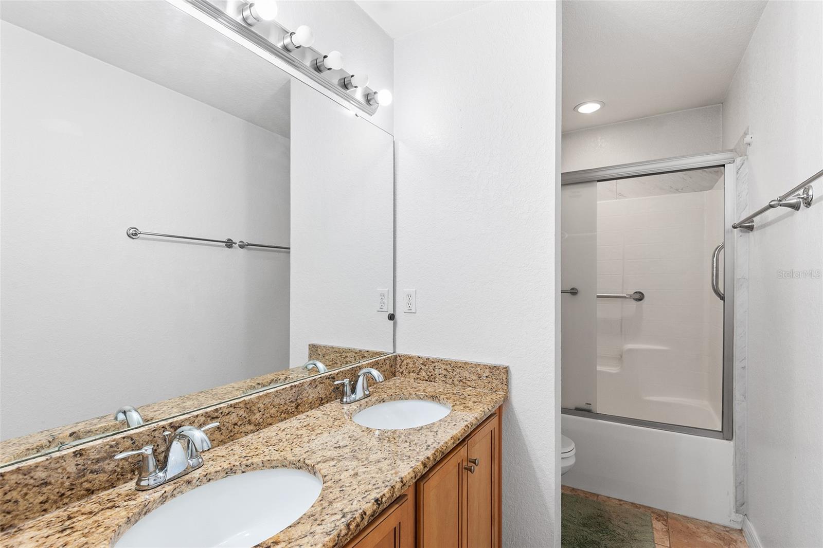 Image 22 of 42 For 222 Carpenters Way 73