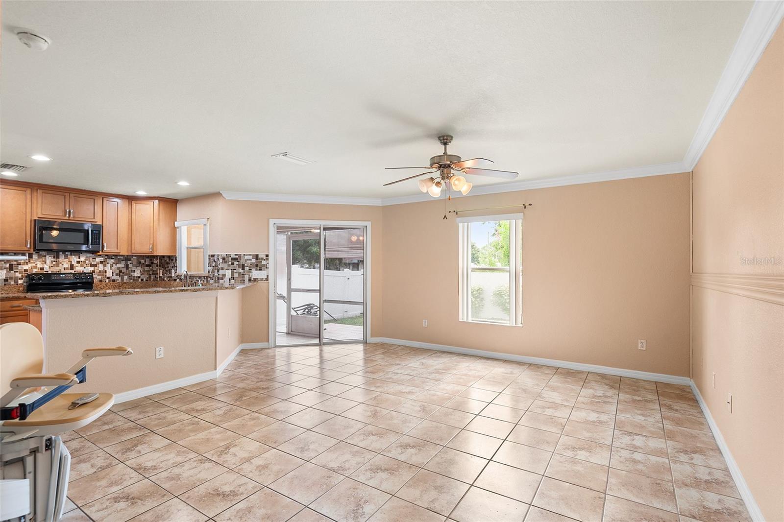 Image 3 of 42 For 222 Carpenters Way 73