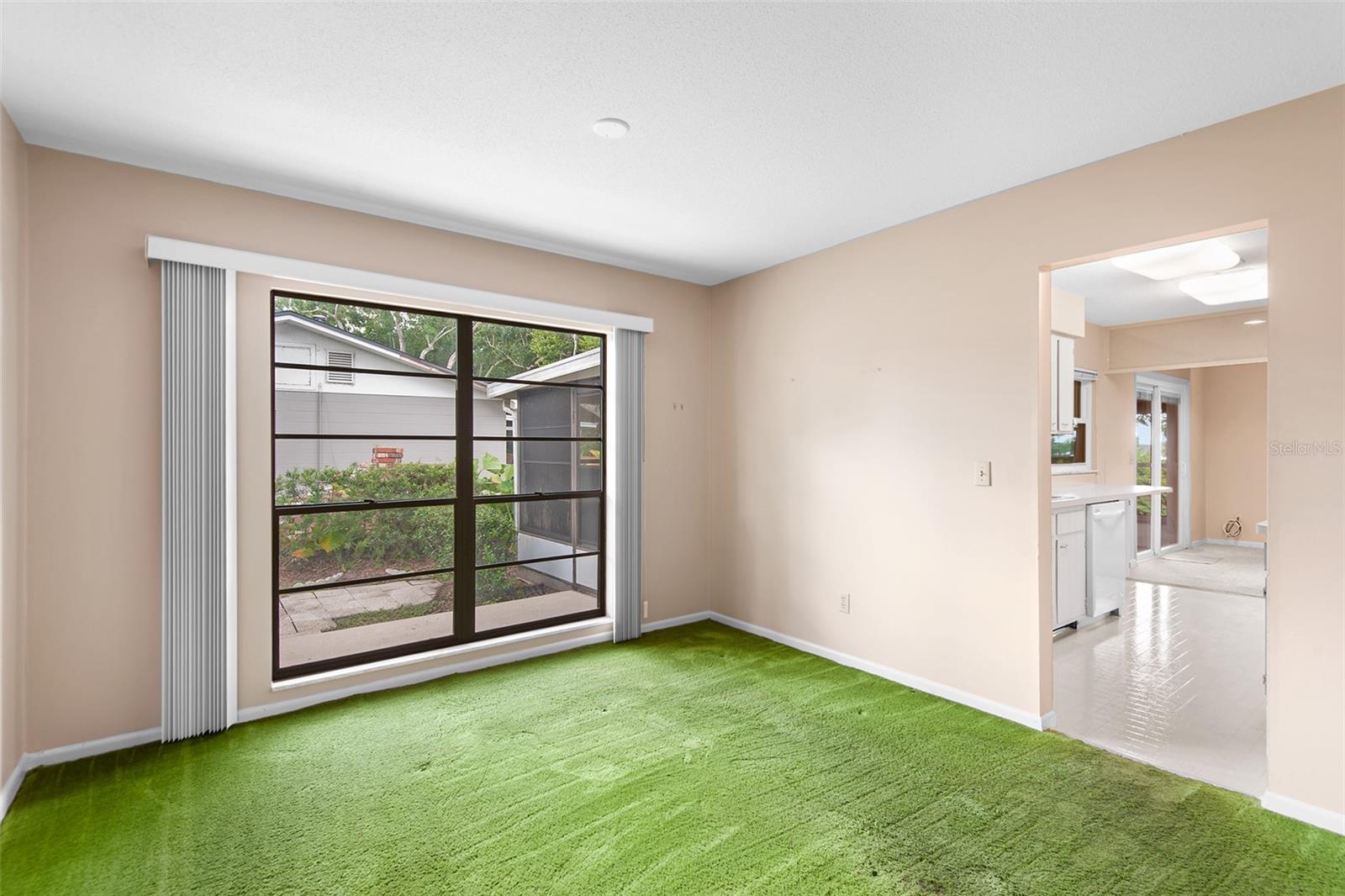 Image 11 of 52 For 1900 Manor Circle Se
