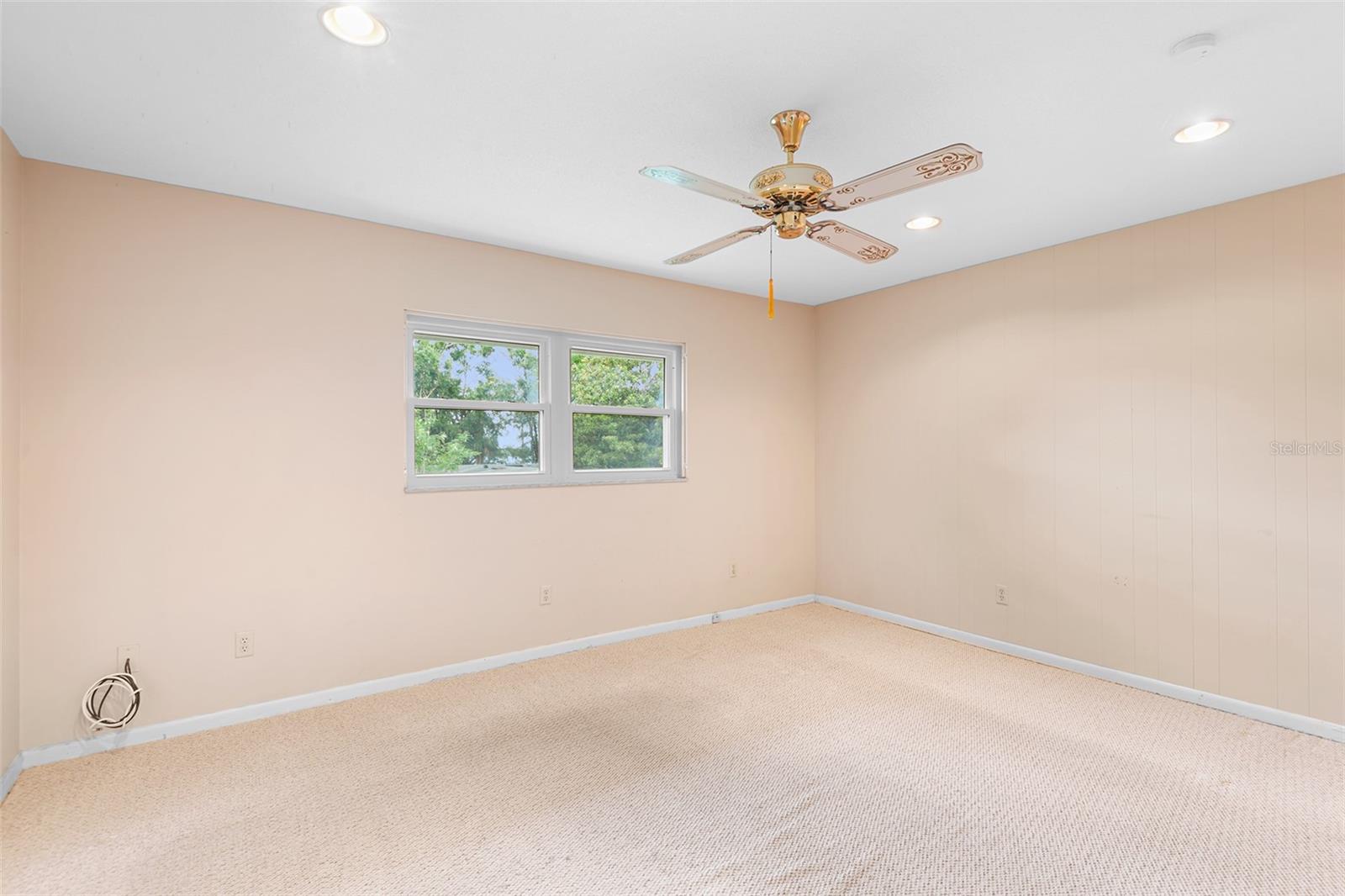 Image 18 of 52 For 1900 Manor Circle Se
