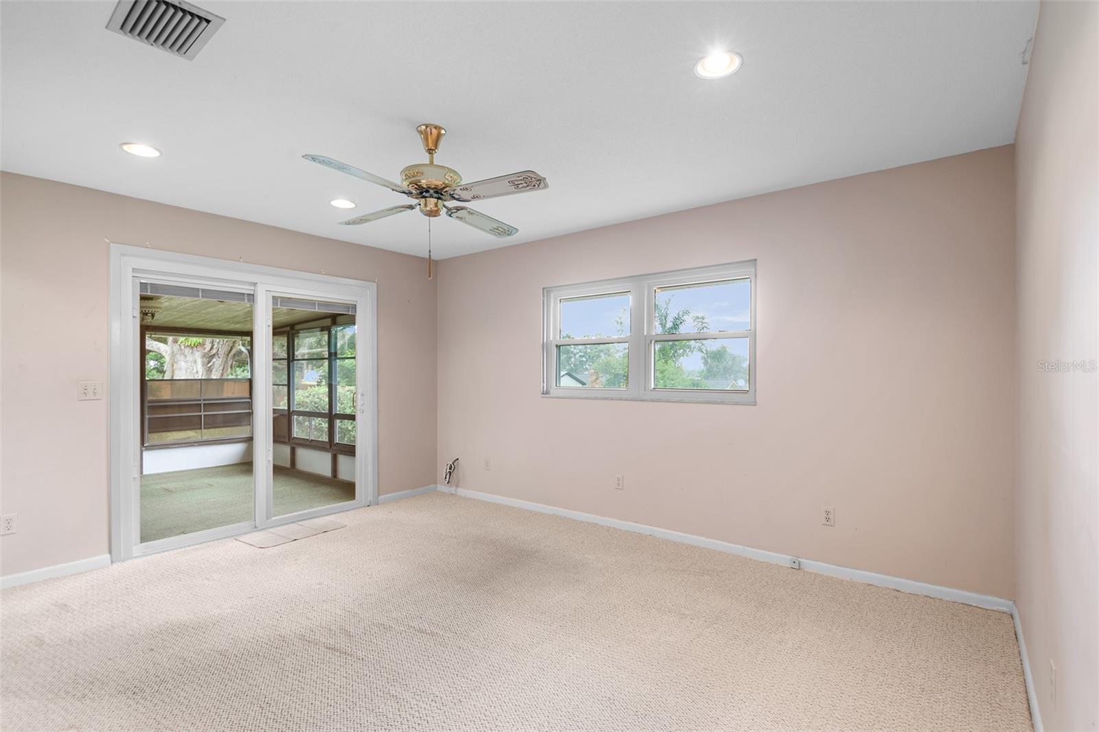 Image 19 of 52 For 1900 Manor Circle Se