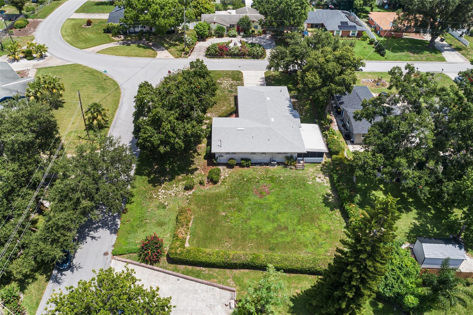 Image 4 of 52 For 1900 Manor Circle Se