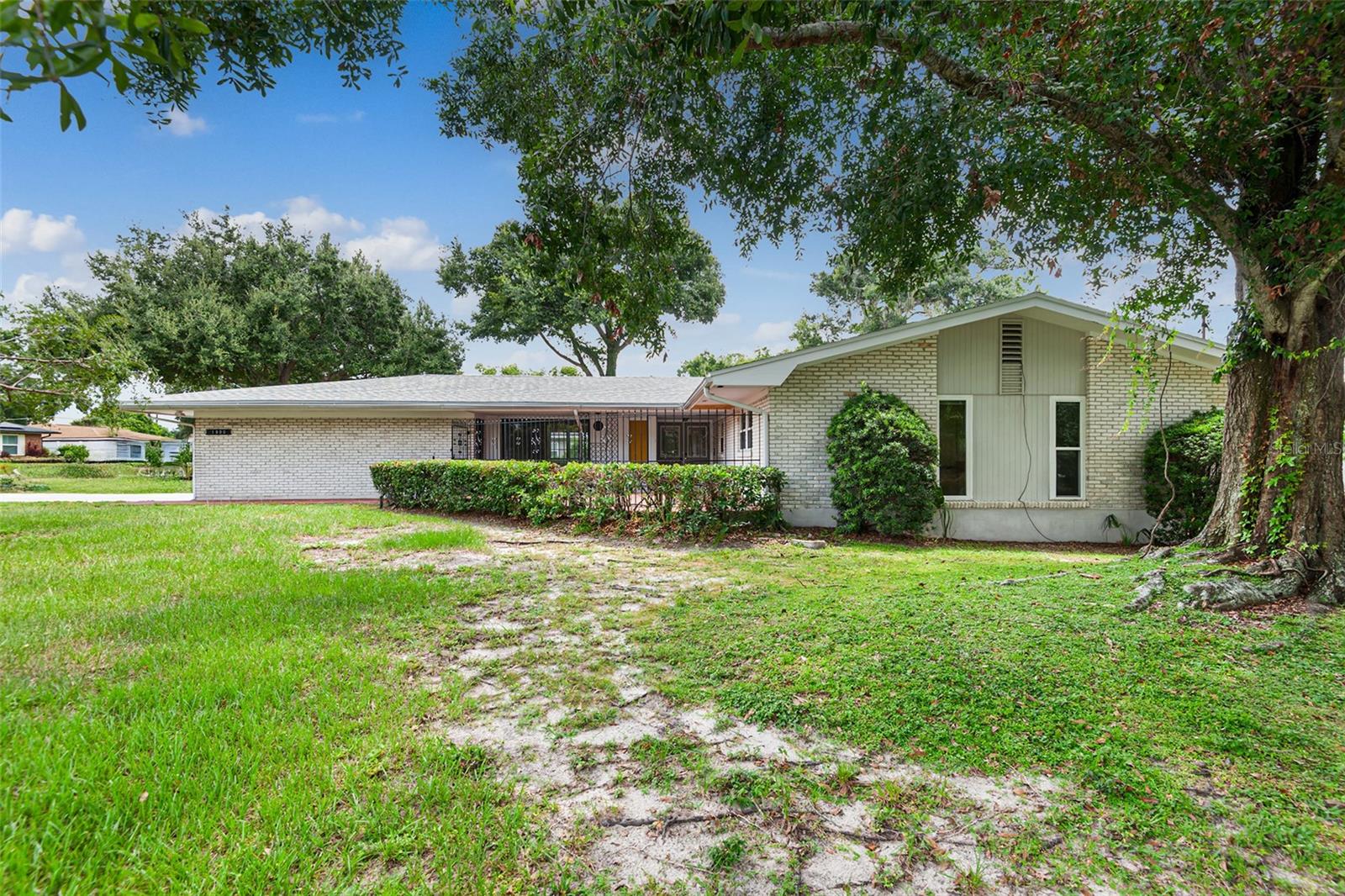 Image 41 of 52 For 1900 Manor Circle Se