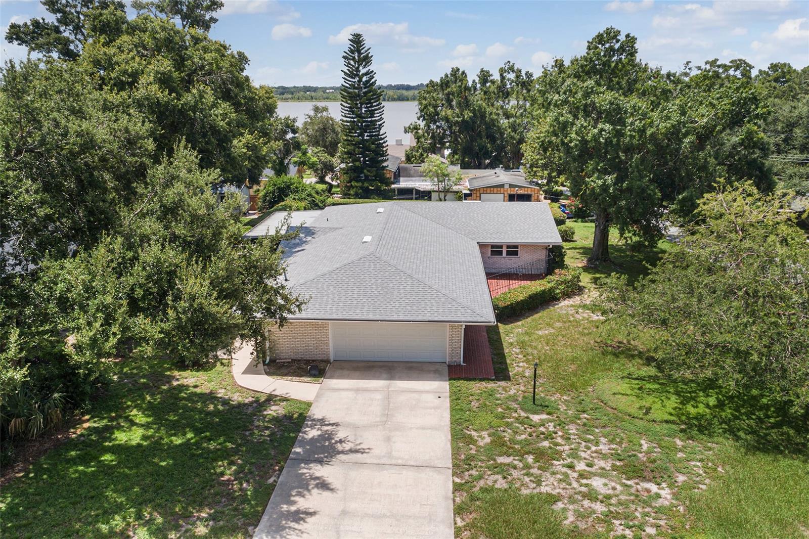Image 42 of 52 For 1900 Manor Circle Se