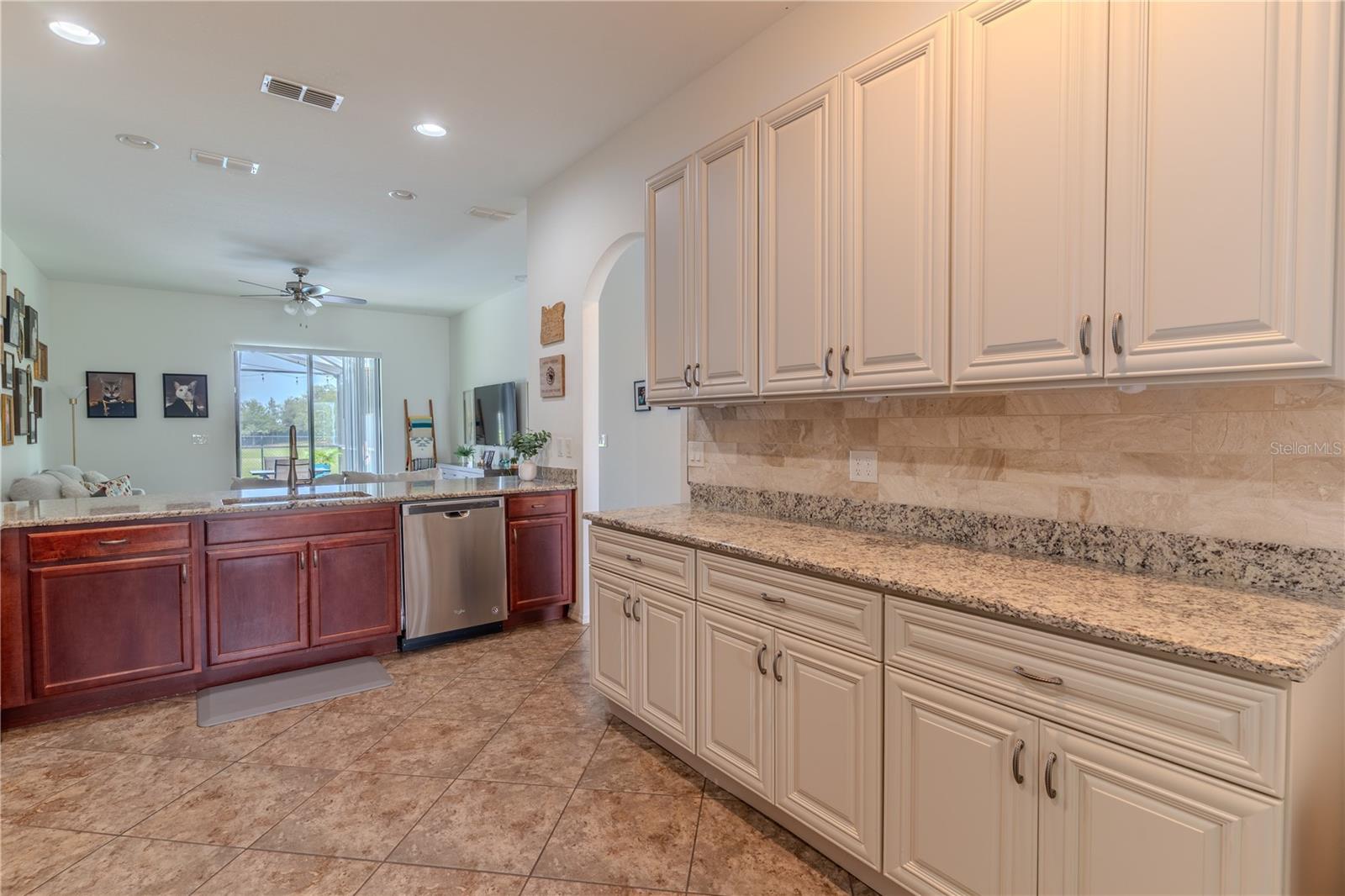 Image 14 of 36 For 284 Bentley Oaks Boulevard