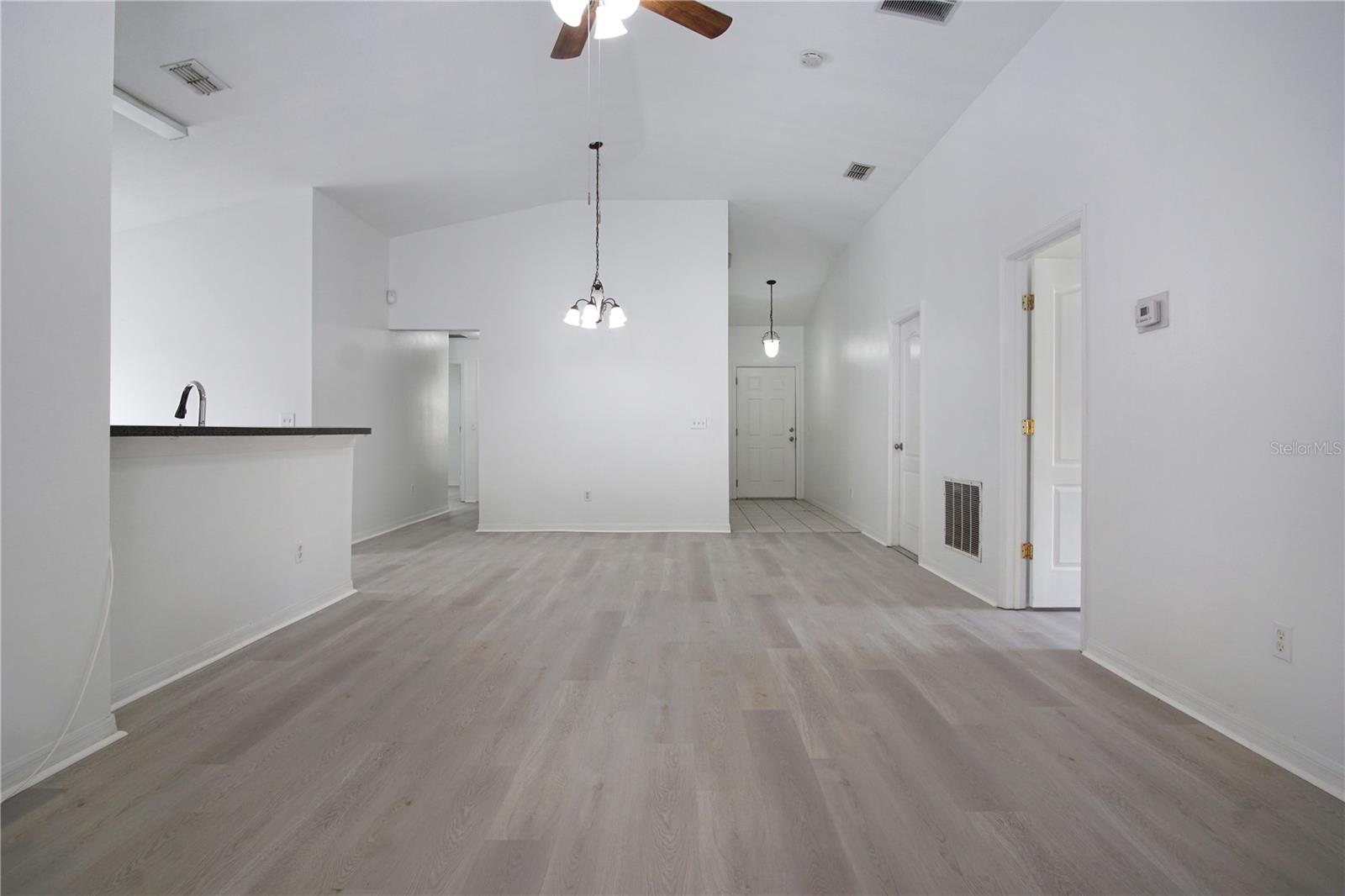 Image 18 of 42 For 103 Ridgebrook Court