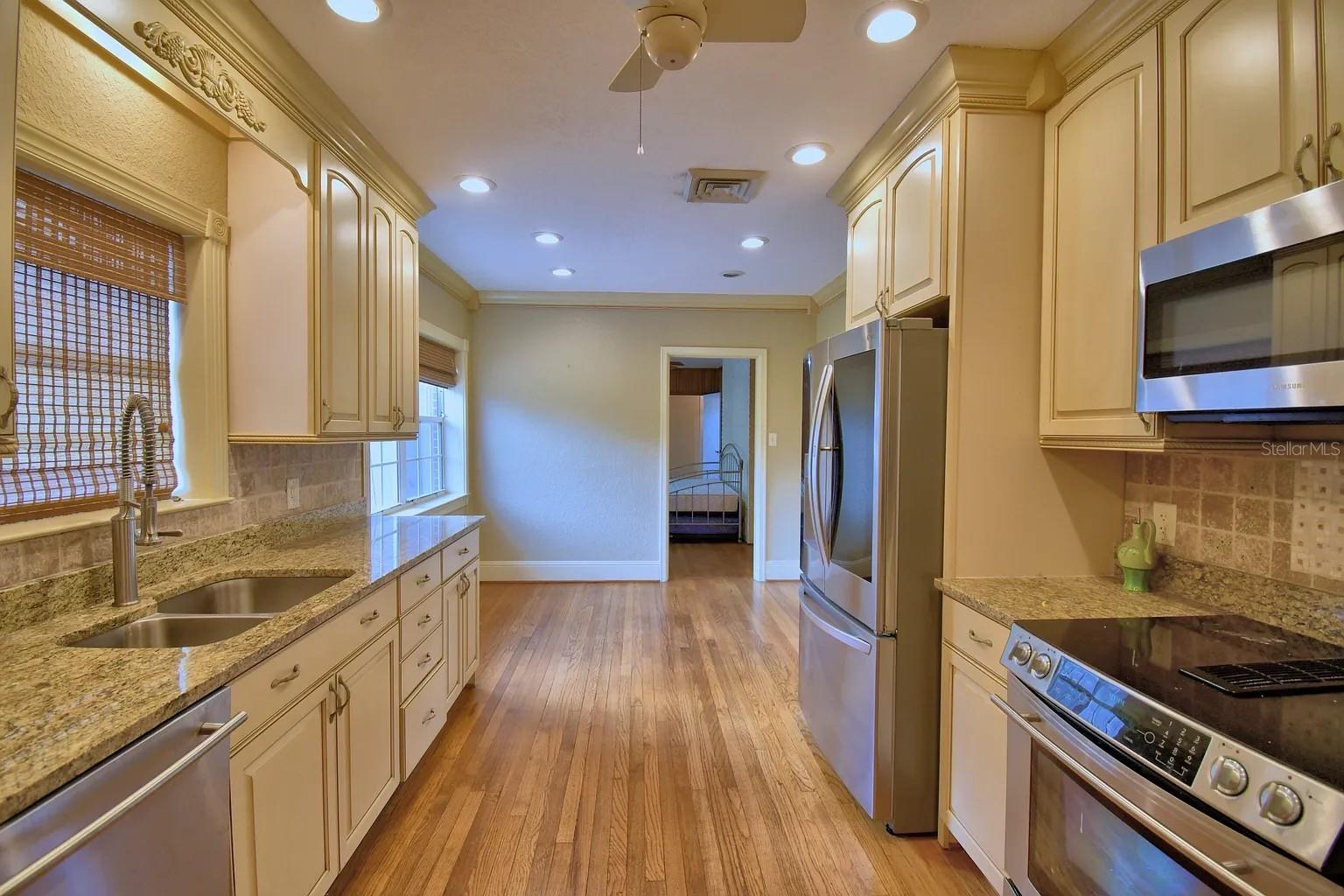 Image 18 of 45 For 109 Hickory Drive