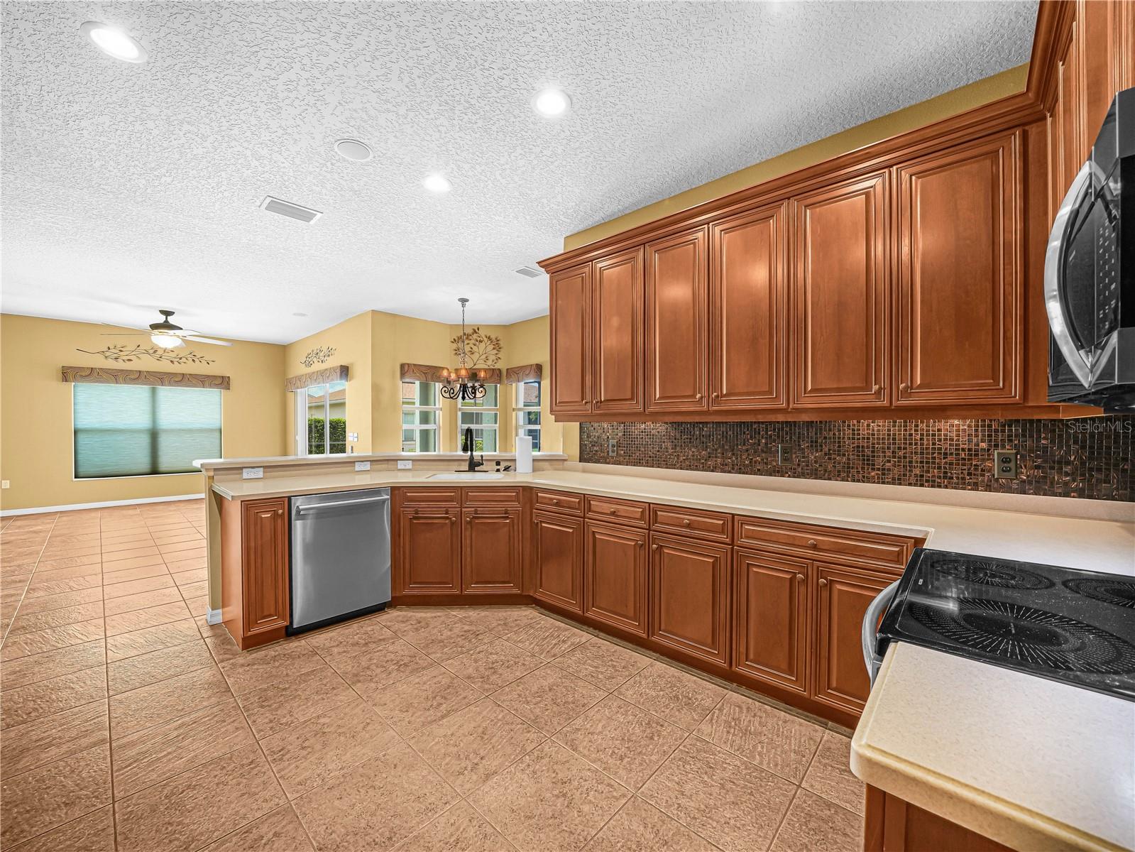 Image 8 of 74 For 4072 Birkdale Drive
