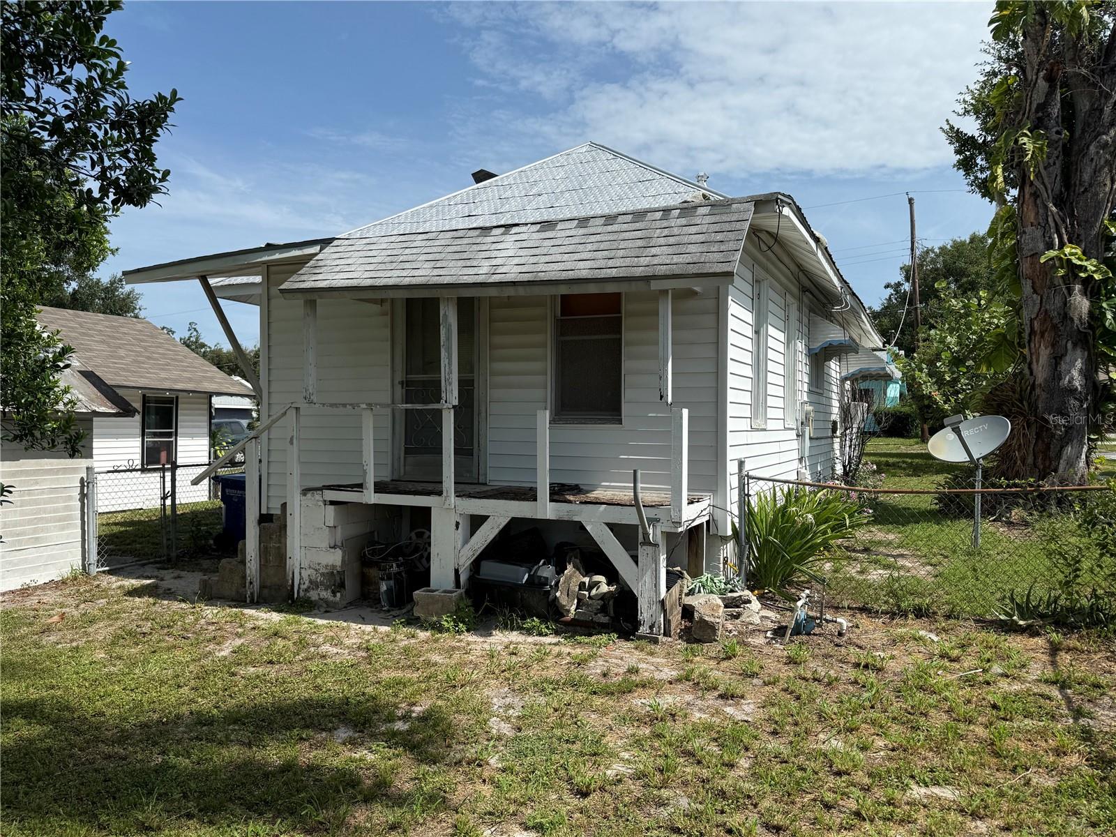 Image 2 of 14 For 724 Avenue D Sw