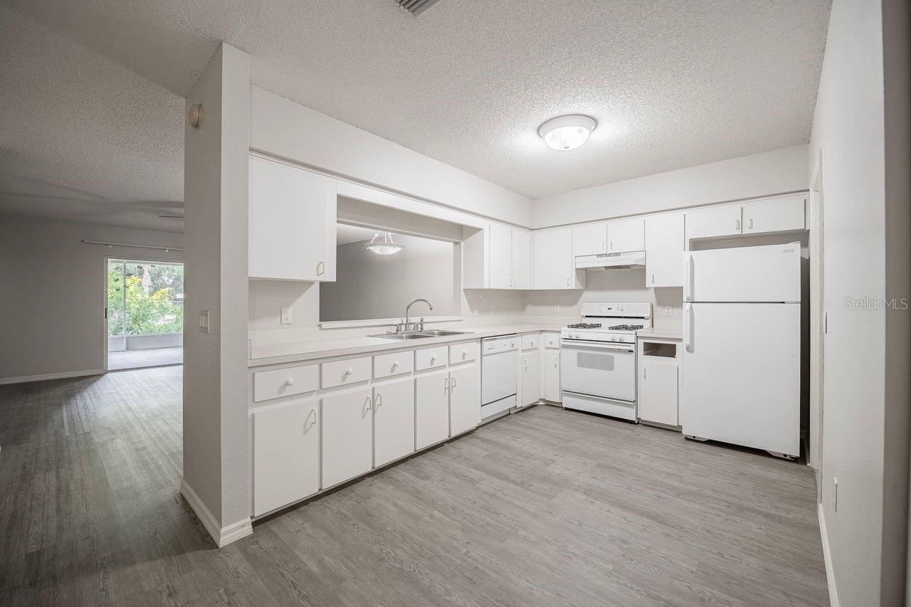 Image 11 of 27 For 2352 Isle Royale Court Se