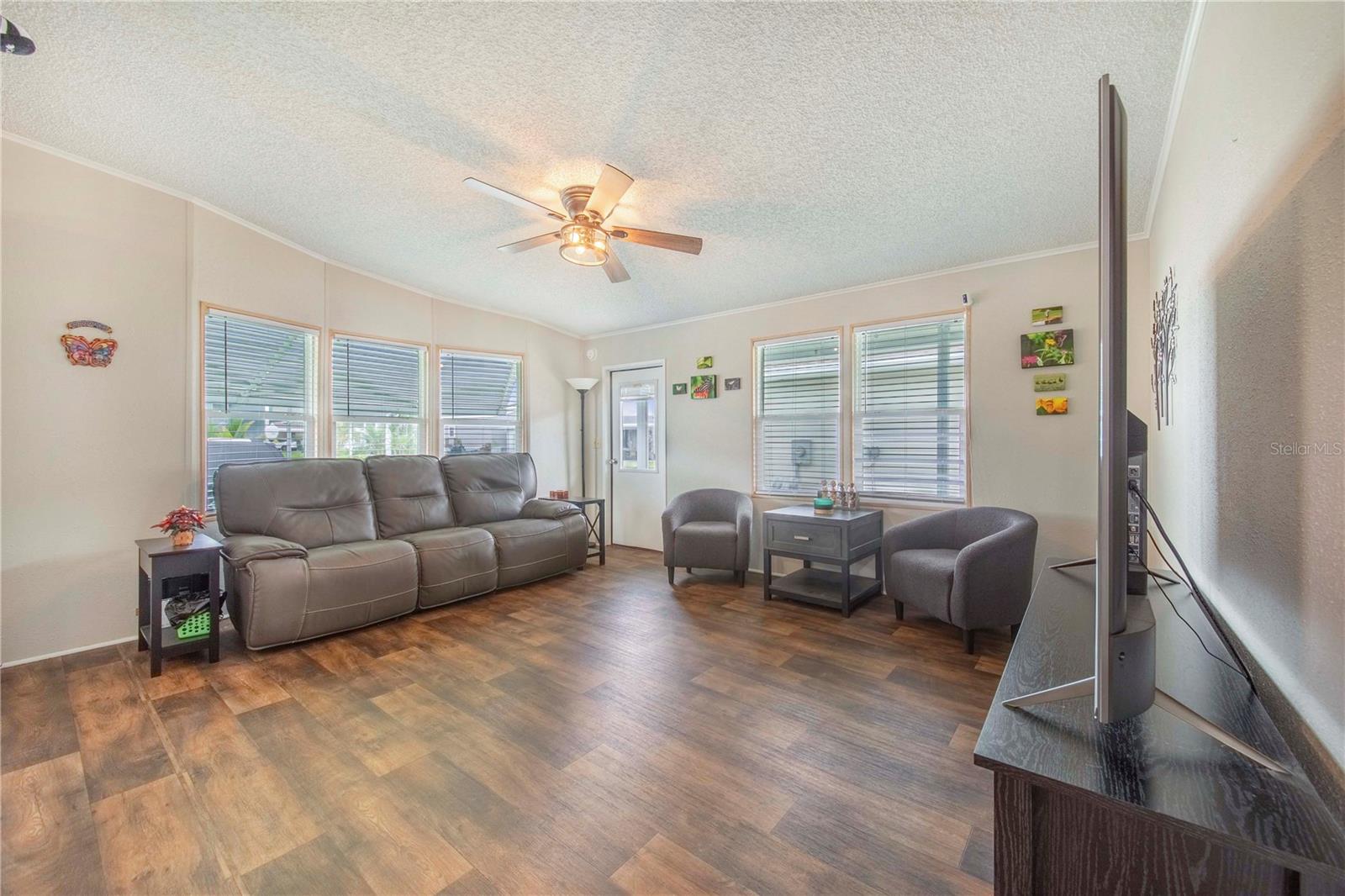 Image 10 of 69 For 407 Dartmouth Drive