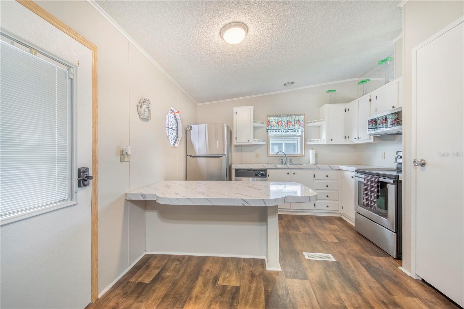 Image 6 of 69 For 407 Dartmouth Drive