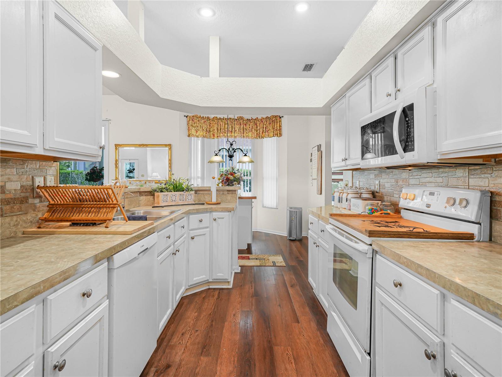 Image 17 of 50 For 7148 Hazeltine Circle