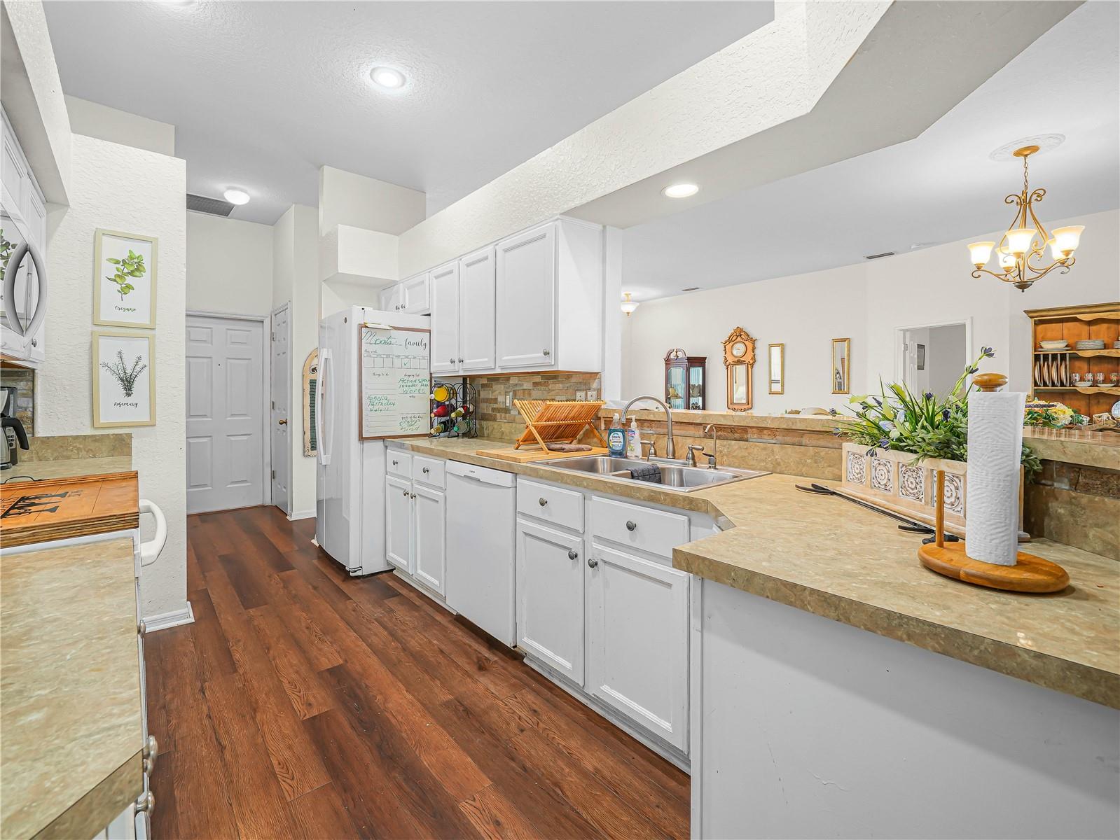 Image 18 of 50 For 7148 Hazeltine Circle