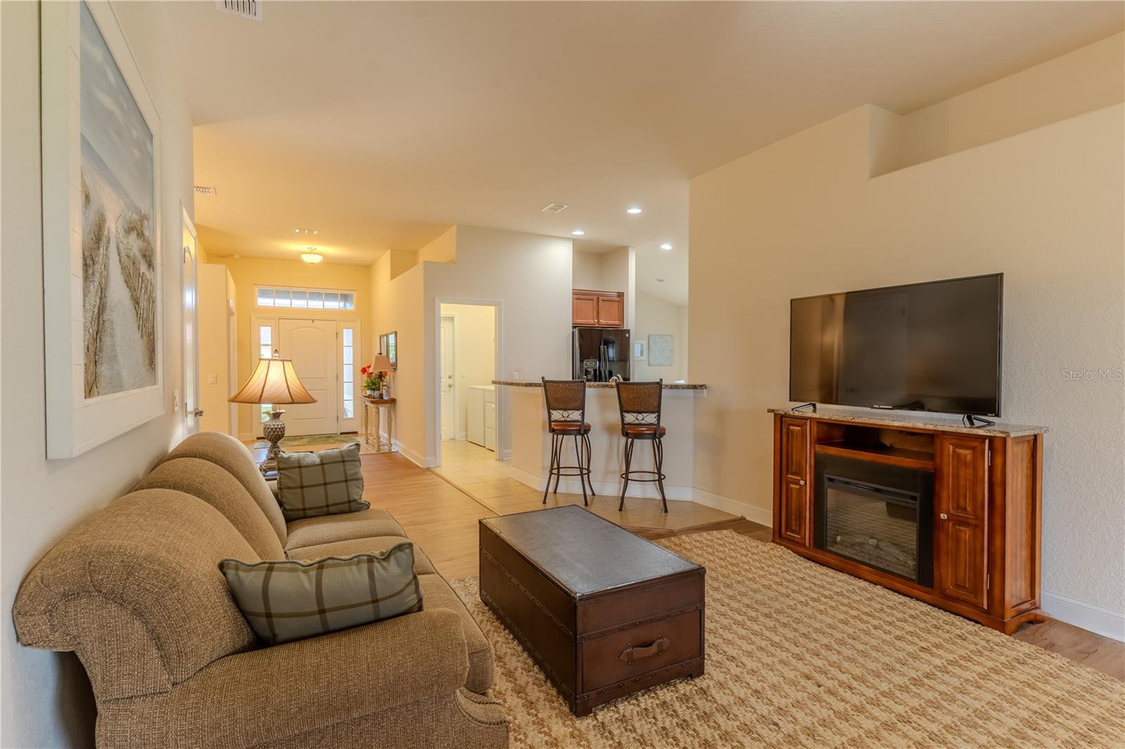 Image 10 of 41 For 4027 Island Lakes Drive