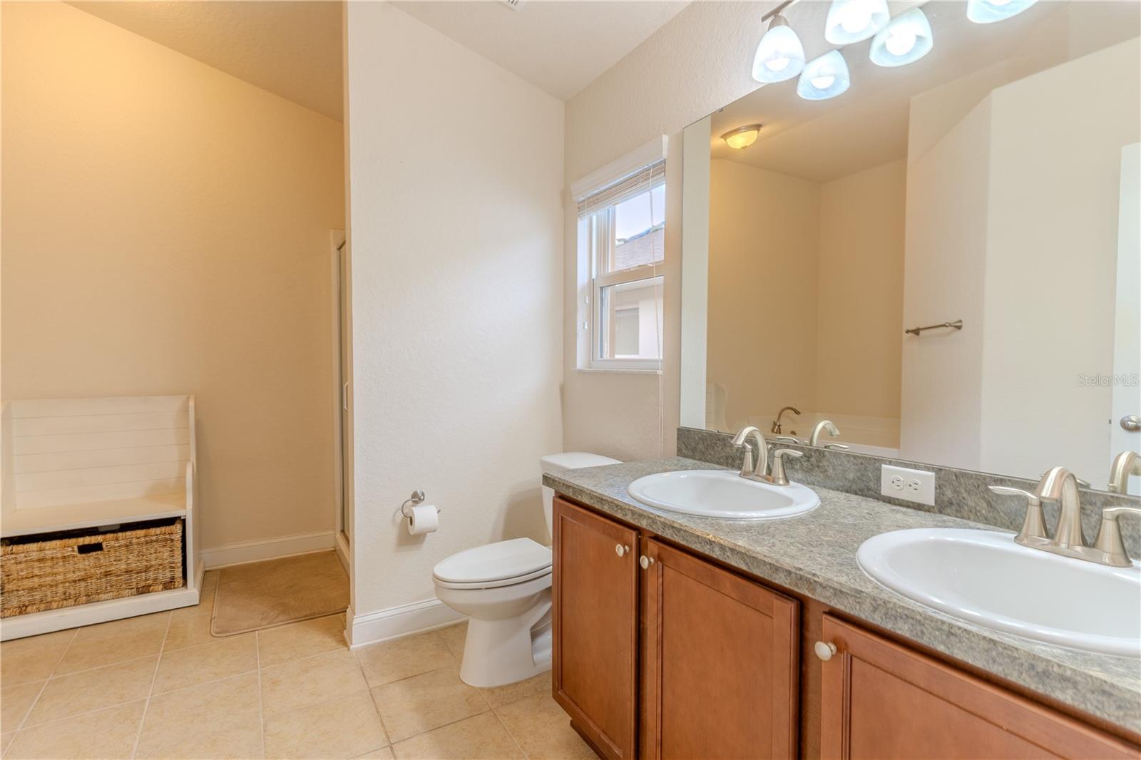Image 17 of 41 For 4027 Island Lakes Drive