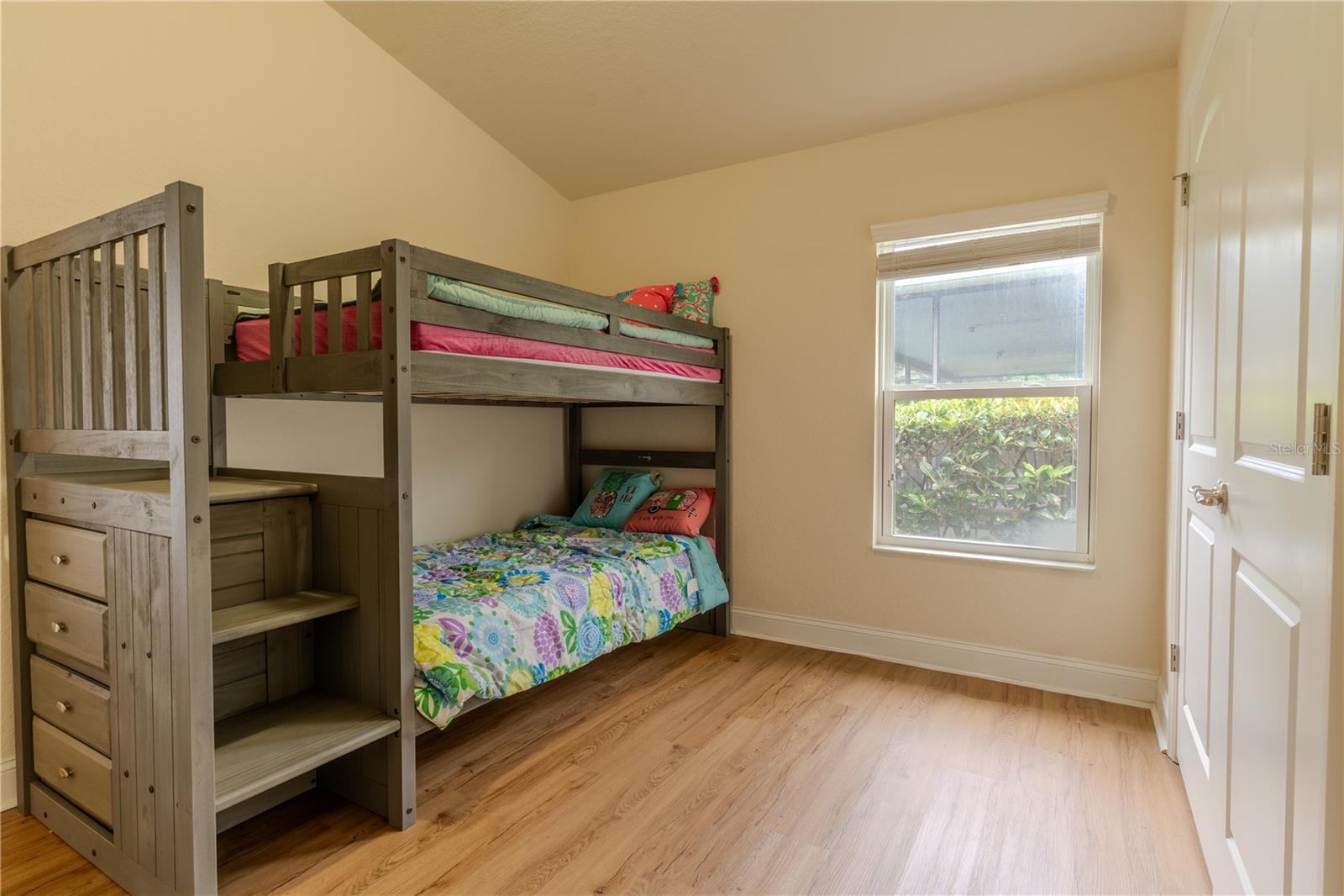 Image 20 of 41 For 4027 Island Lakes Drive