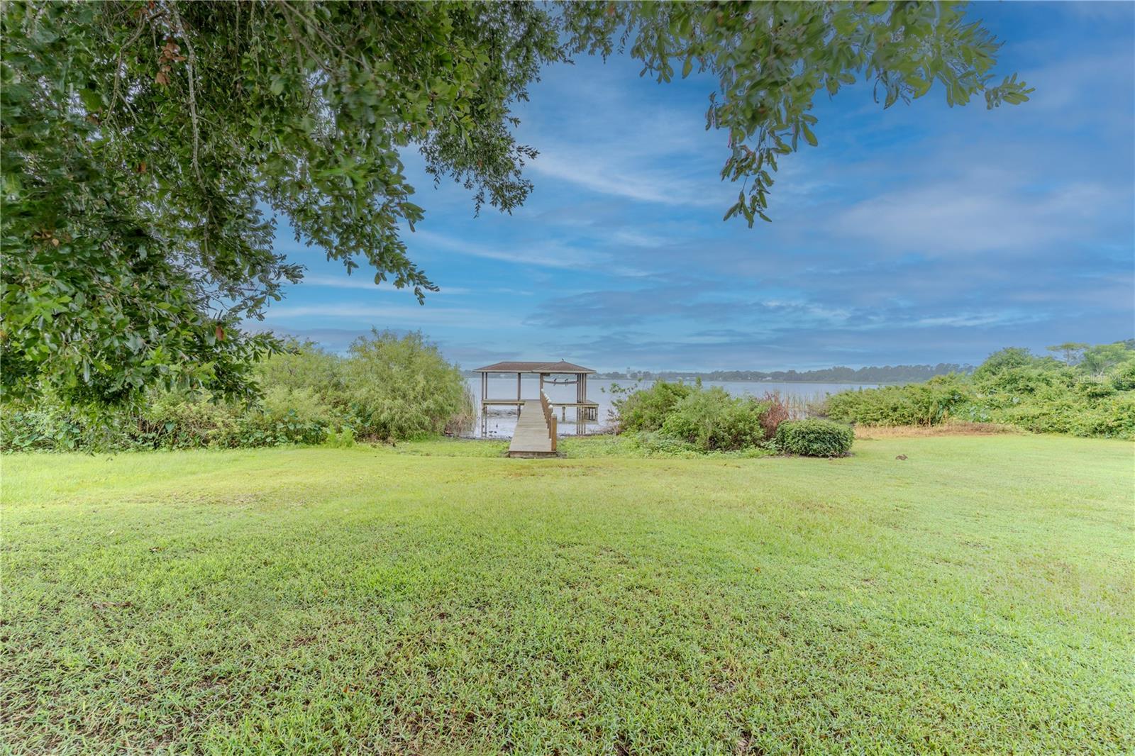 Image 33 of 41 For 4027 Island Lakes Drive