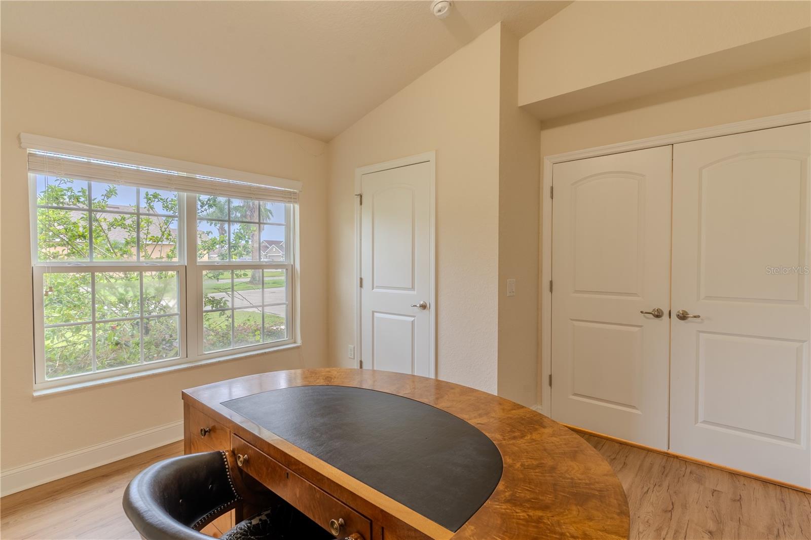 Image 4 of 41 For 4027 Island Lakes Drive