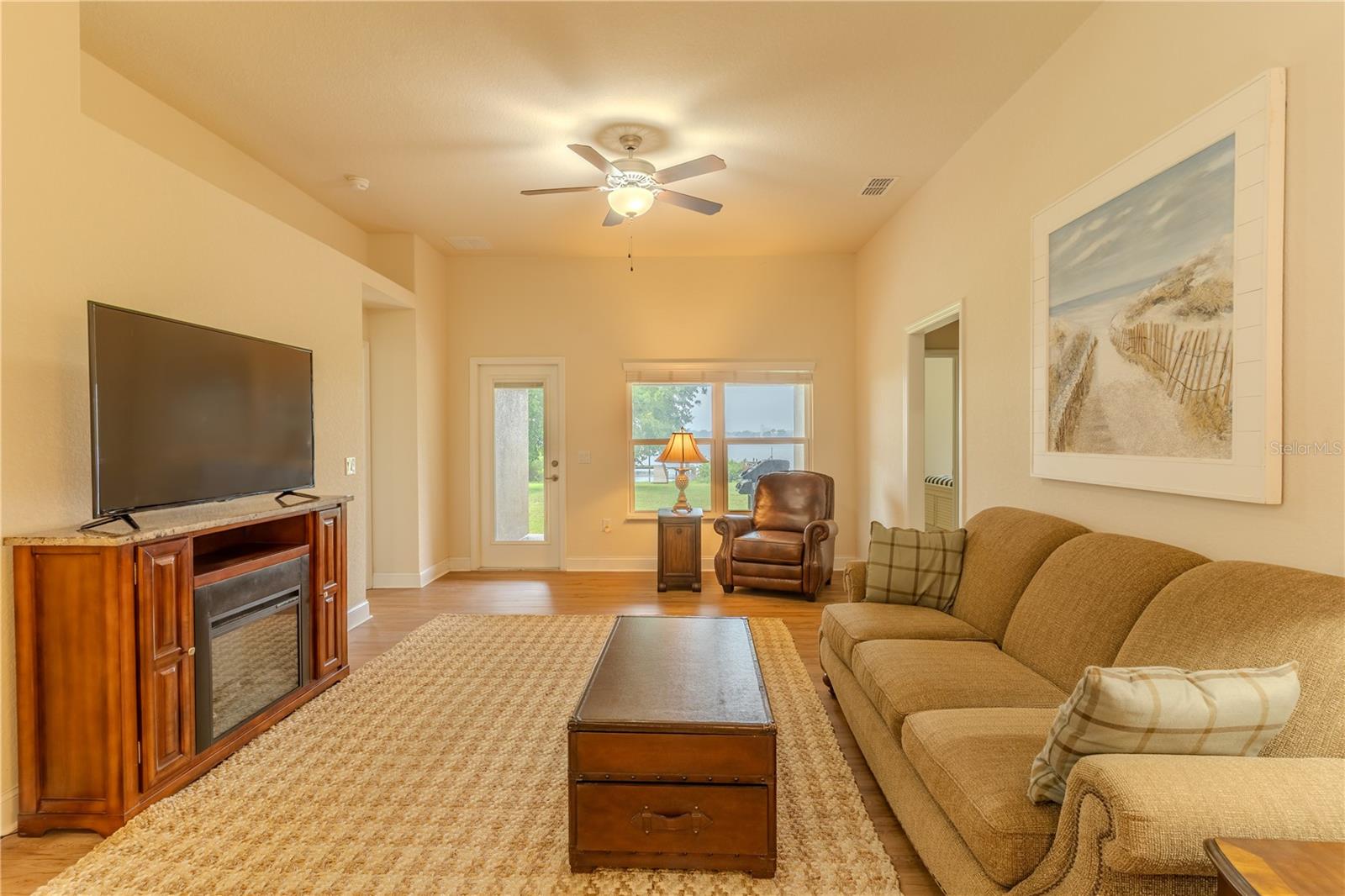 Image 8 of 41 For 4027 Island Lakes Drive