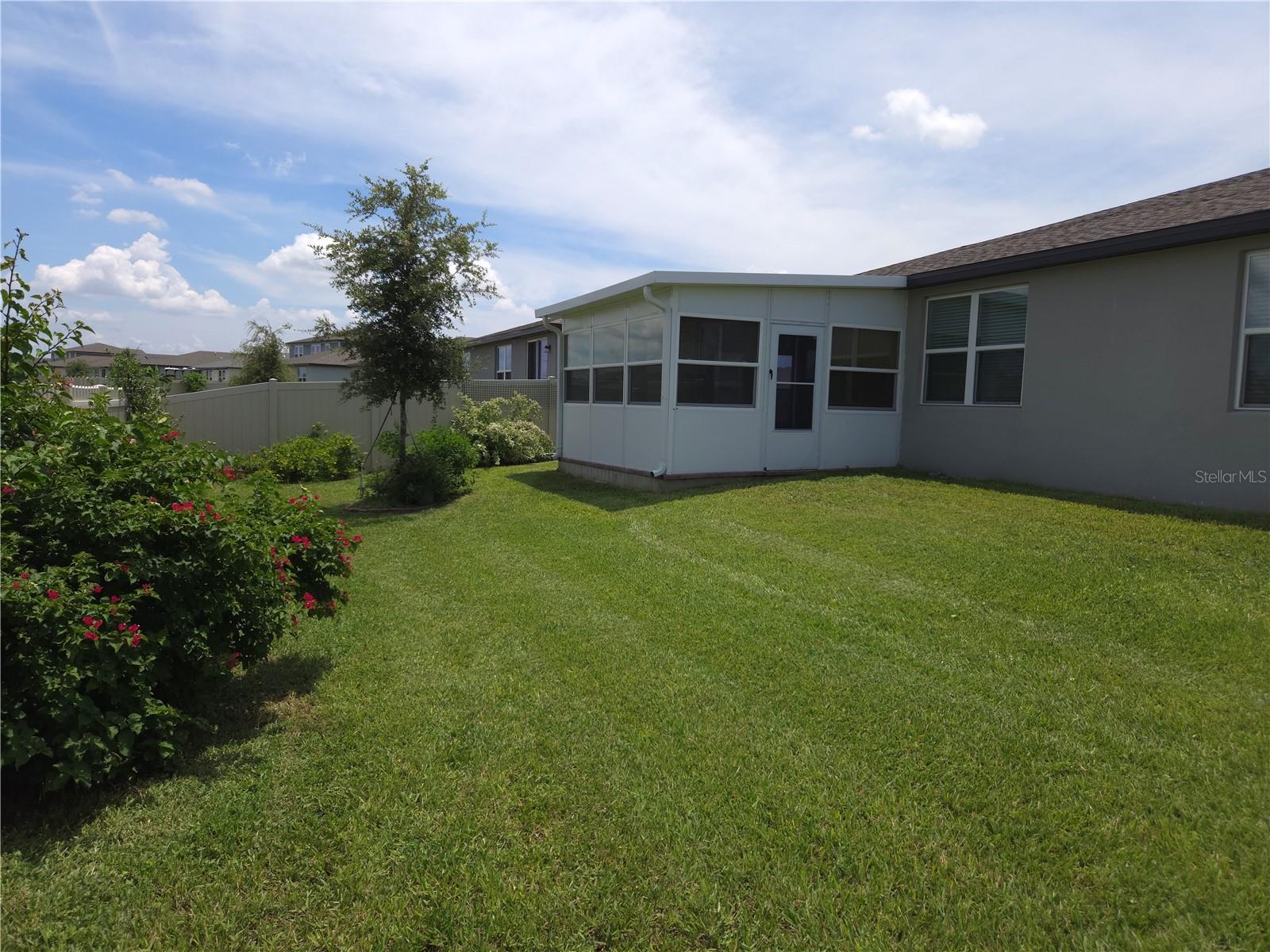 Image 2 of 14 For 928 Cambridge Drive