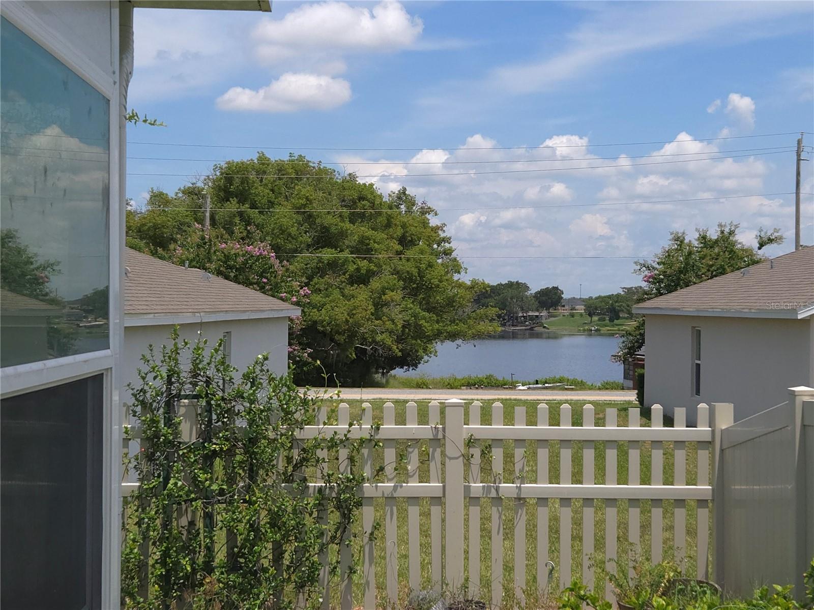 Image 4 of 14 For 928 Cambridge Drive