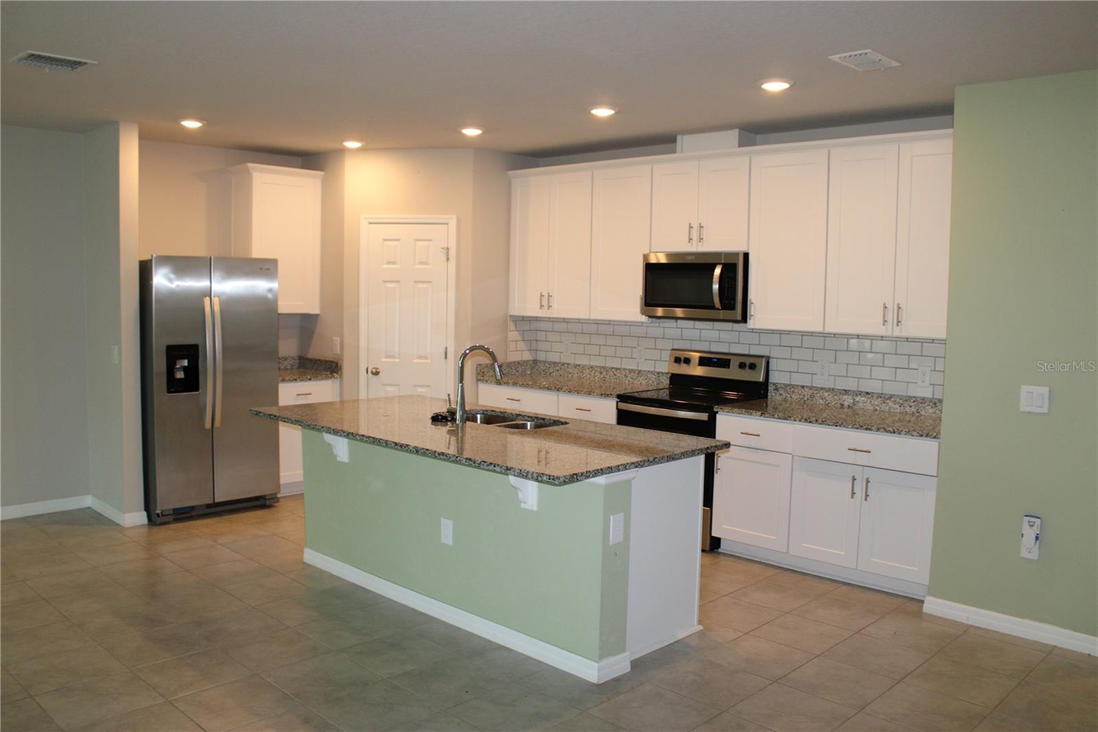 Image 6 of 14 For 928 Cambridge Drive