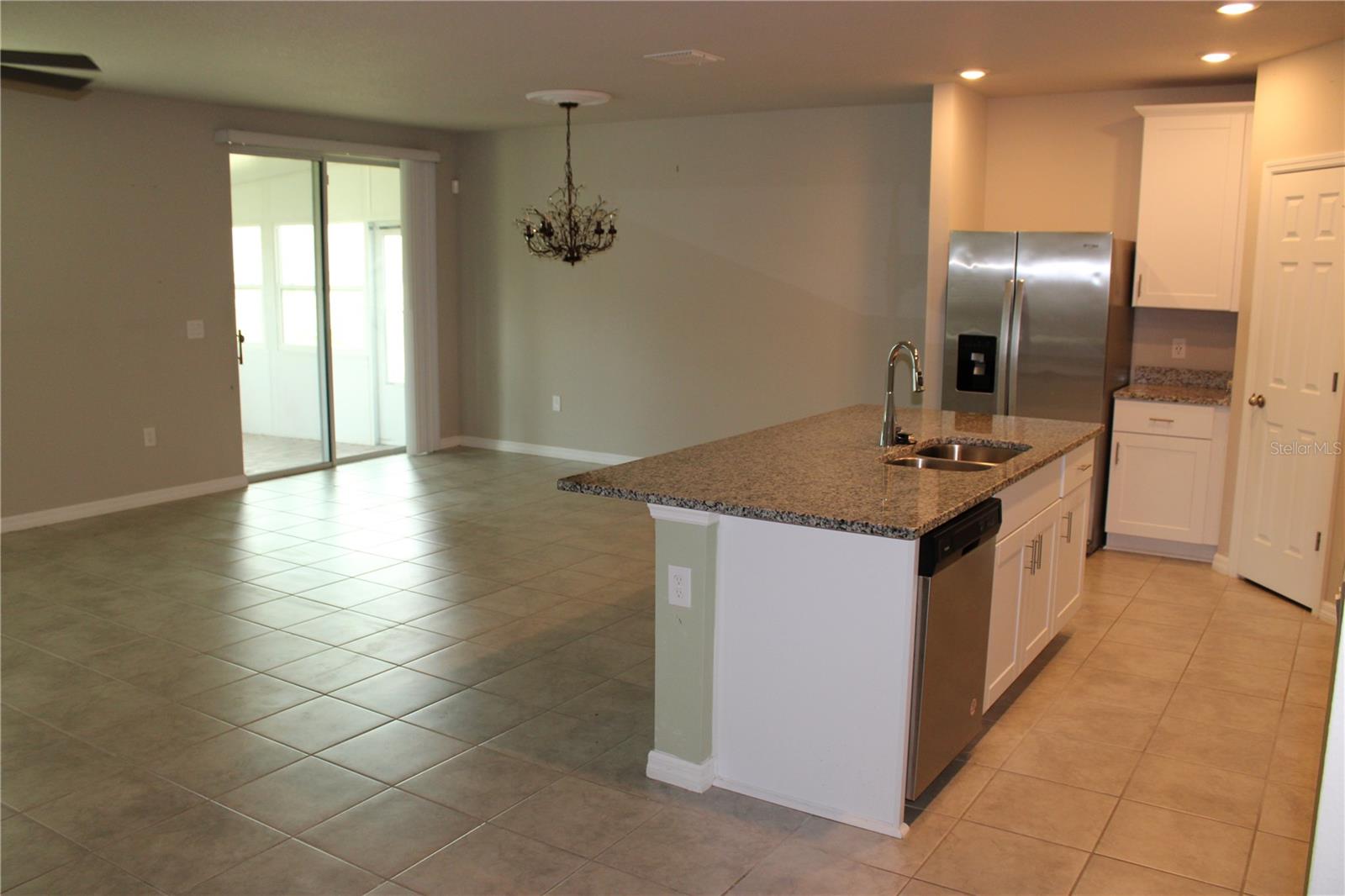 Image 7 of 14 For 928 Cambridge Drive