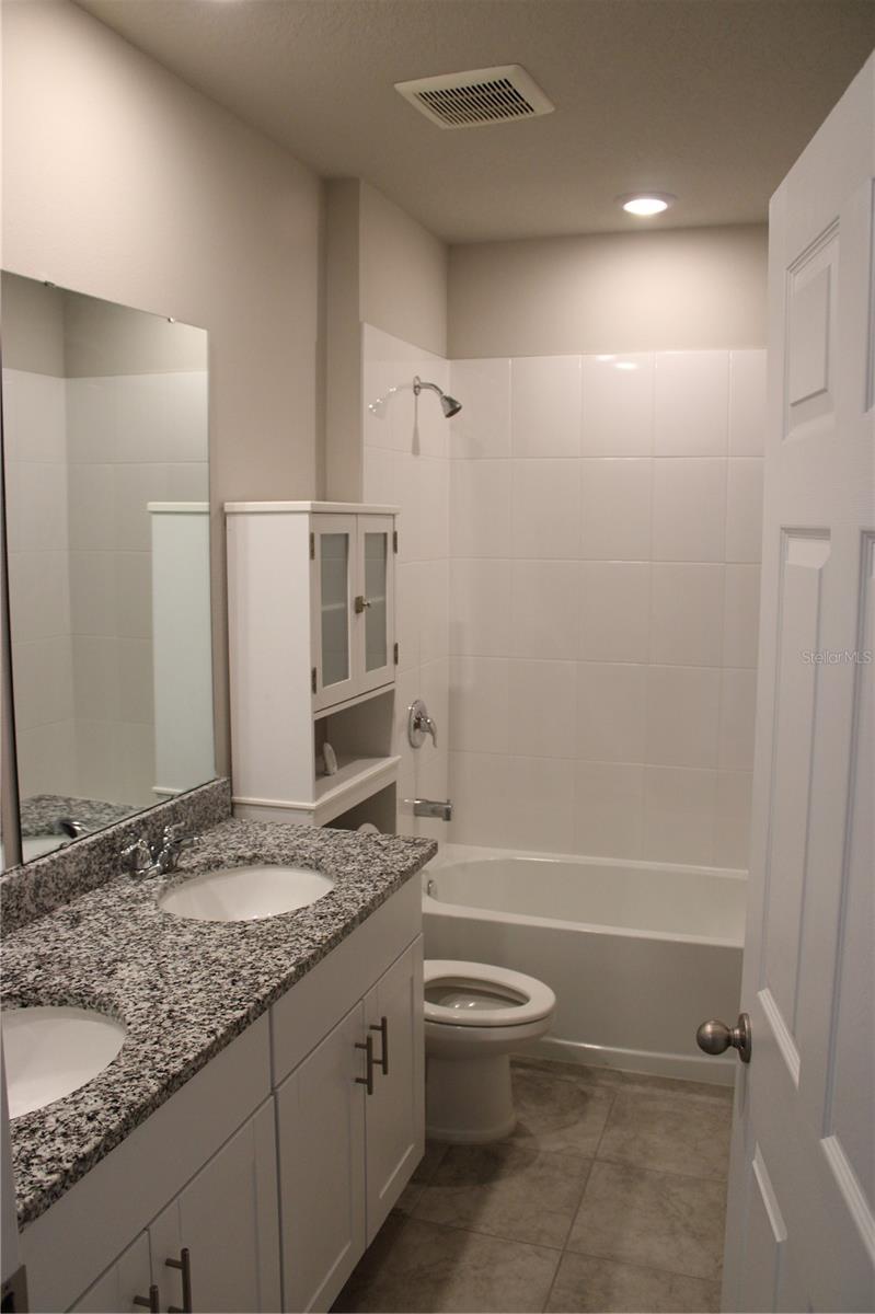 Image 8 of 14 For 928 Cambridge Drive