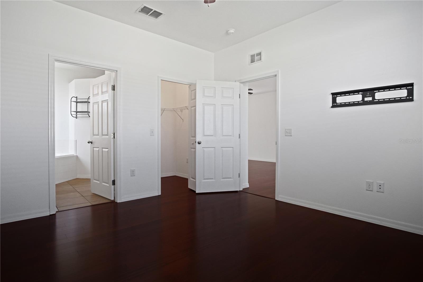 Image 19 of 31 For 101 Highland Meadows Street
